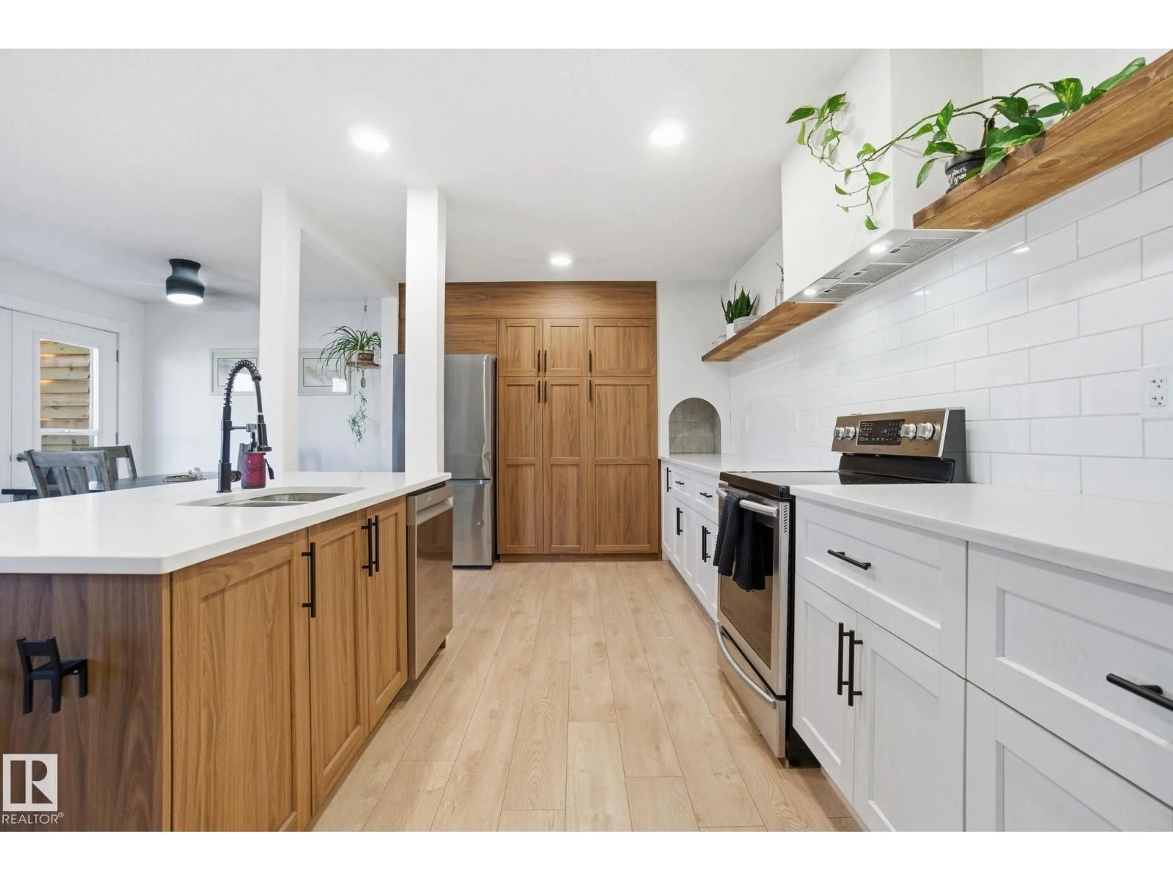 Open concept kitchen, unknown for 272 GRANDIN VG, St. Albert Alberta T8N2R6