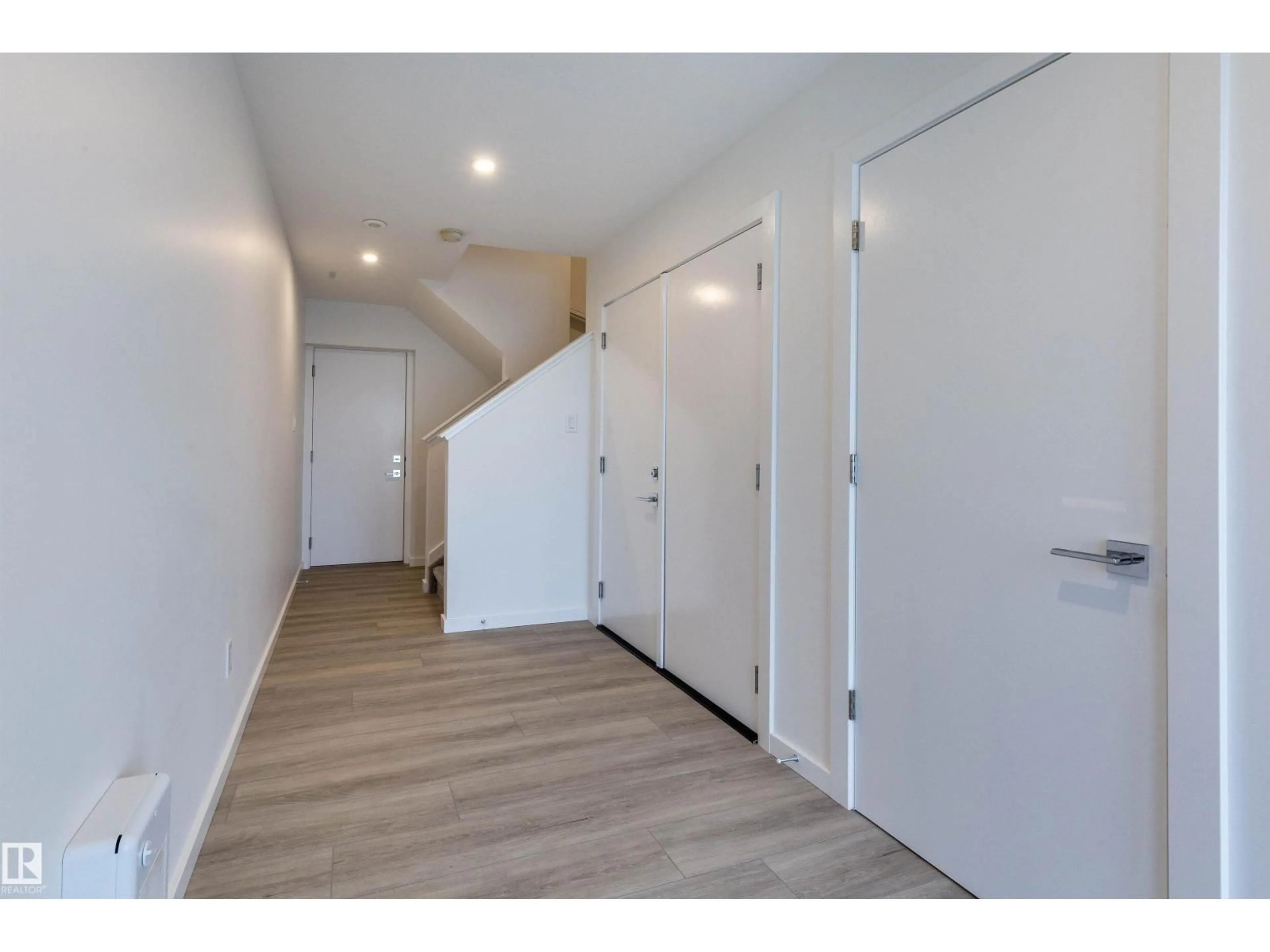 Indoor entryway for 5 - 84 RONDEAU DR, St. Albert Alberta T8N7X8