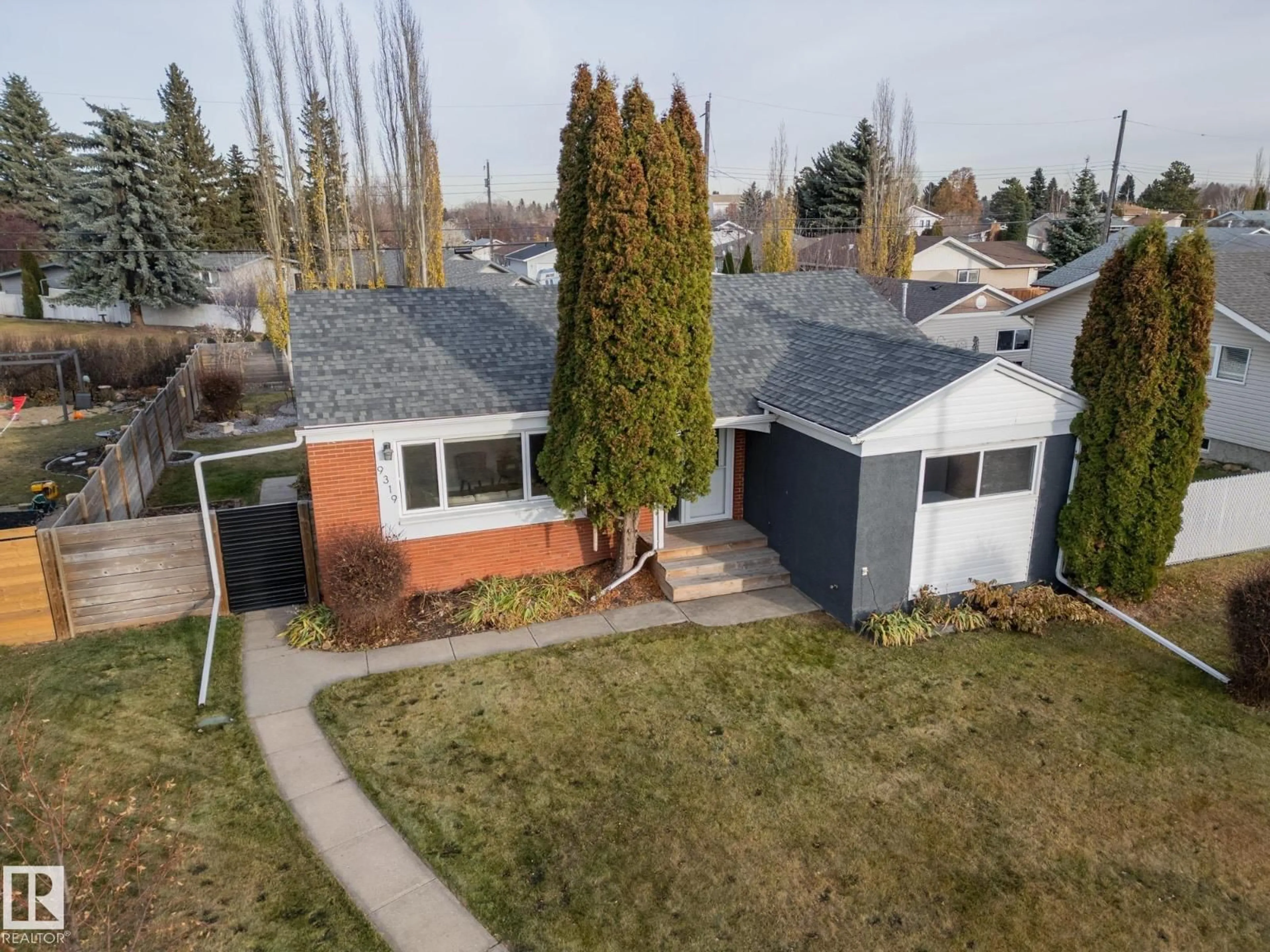 A pic from outside/outdoor area/front of a property/back of a property/a pic from drone, street for 9319 OTTEWELL RD, Edmonton Alberta T6B2G4