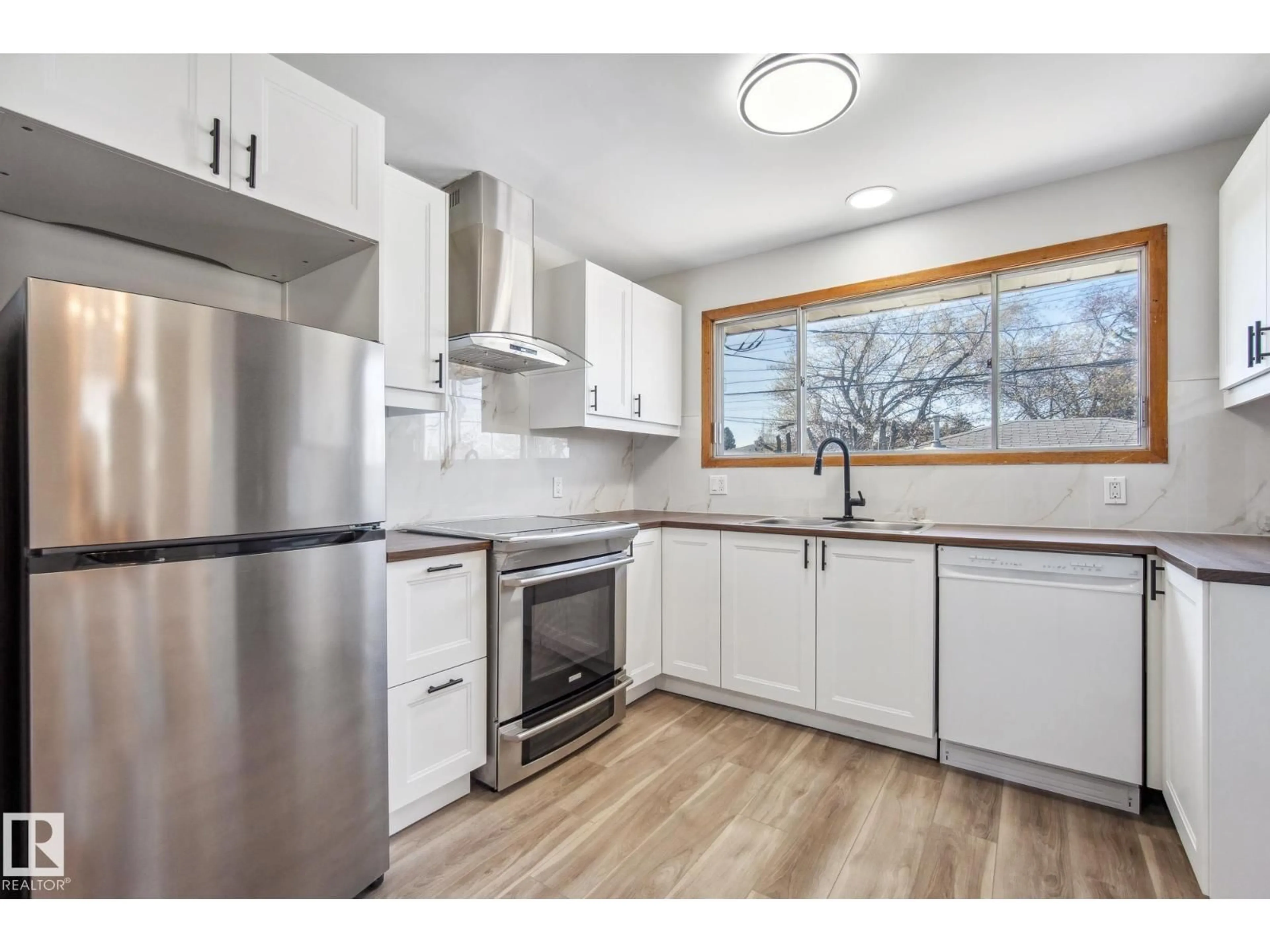Standard kitchen, wood/laminate floor for NW - 6007 95 AV, Edmonton Alberta T6B1A4