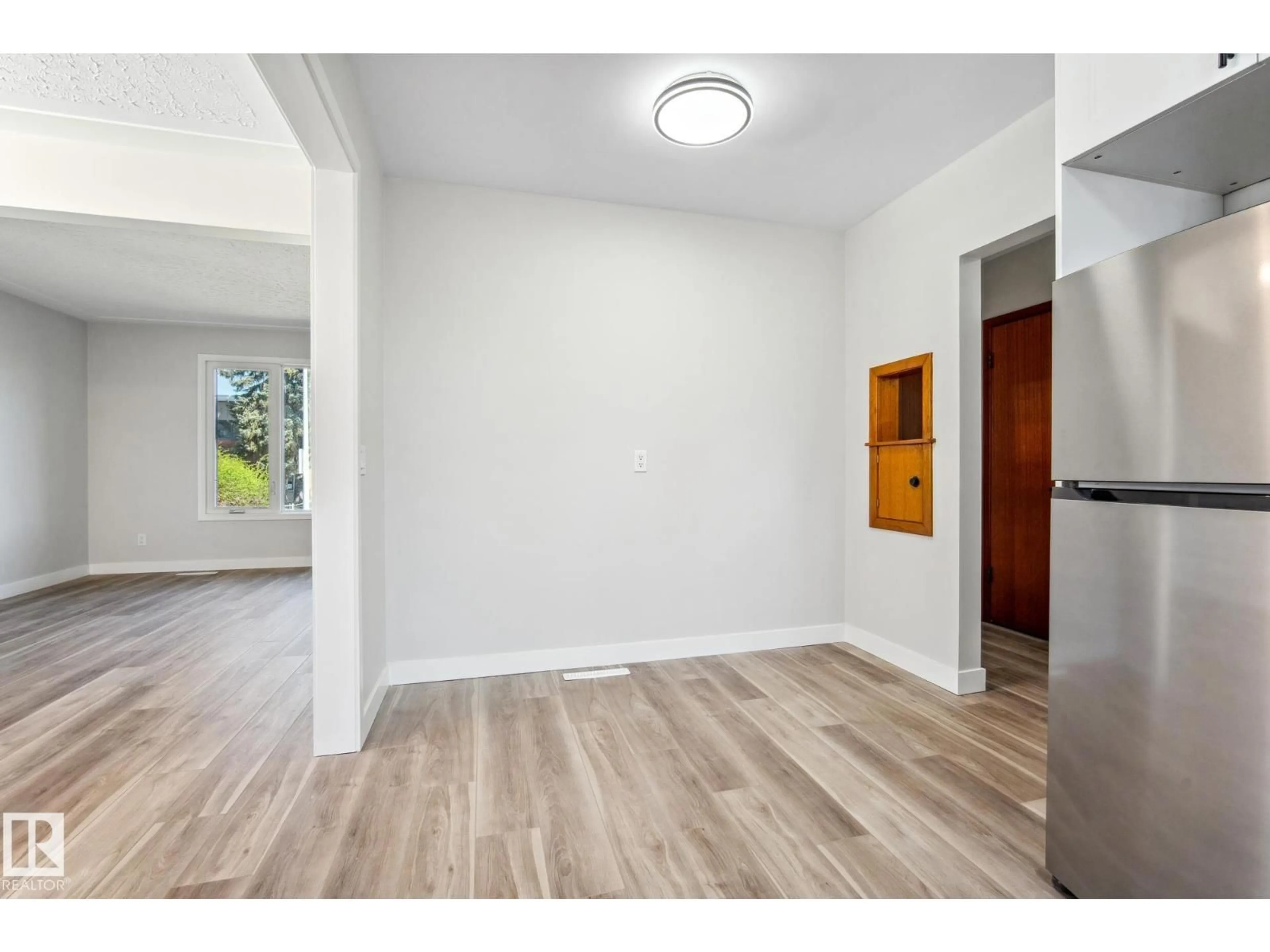 Indoor entryway for NW - 6007 95 AV, Edmonton Alberta T6B1A4