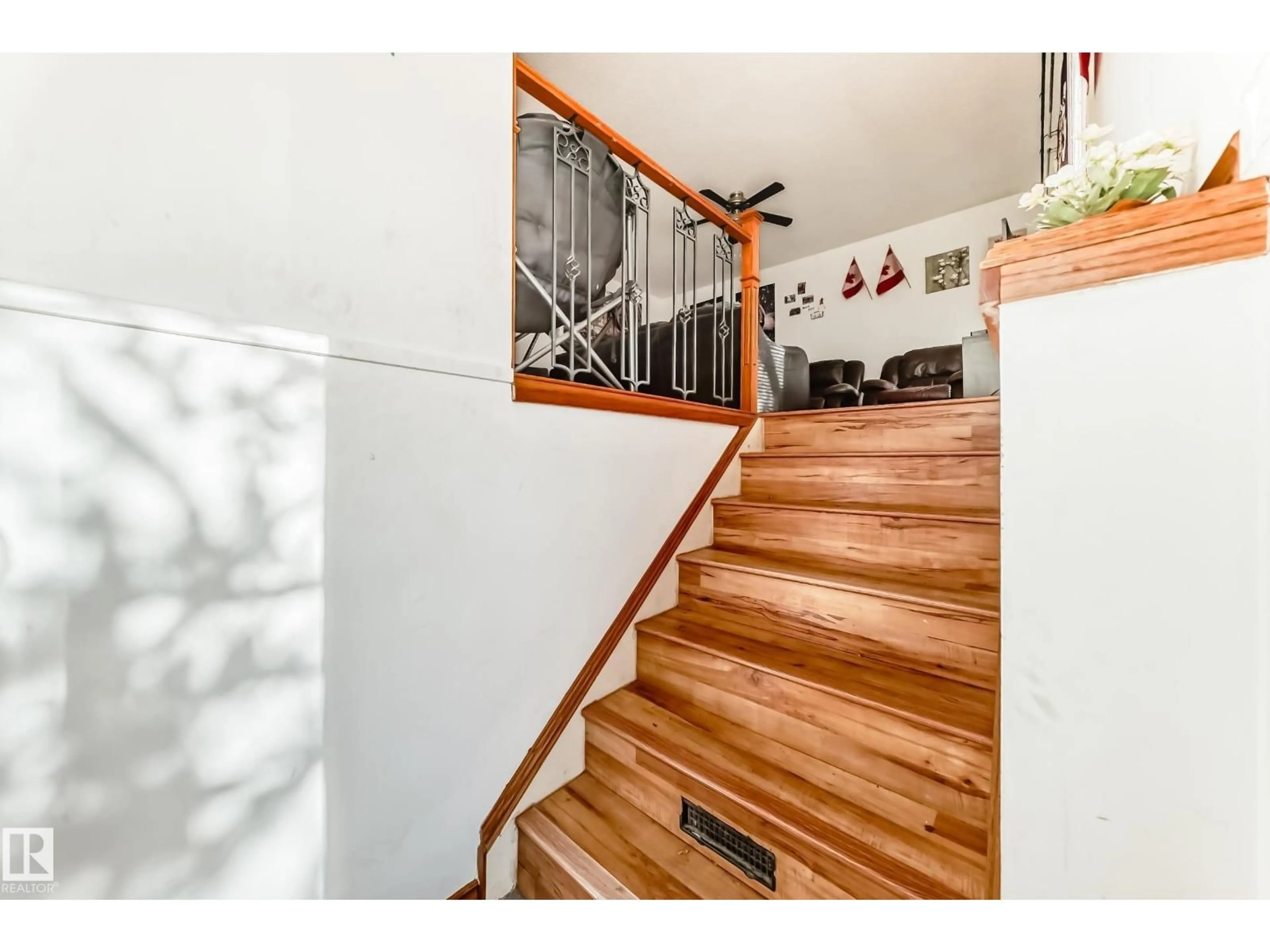 Unknown for 5144 37 AV, Edmonton Alberta T6L1C8