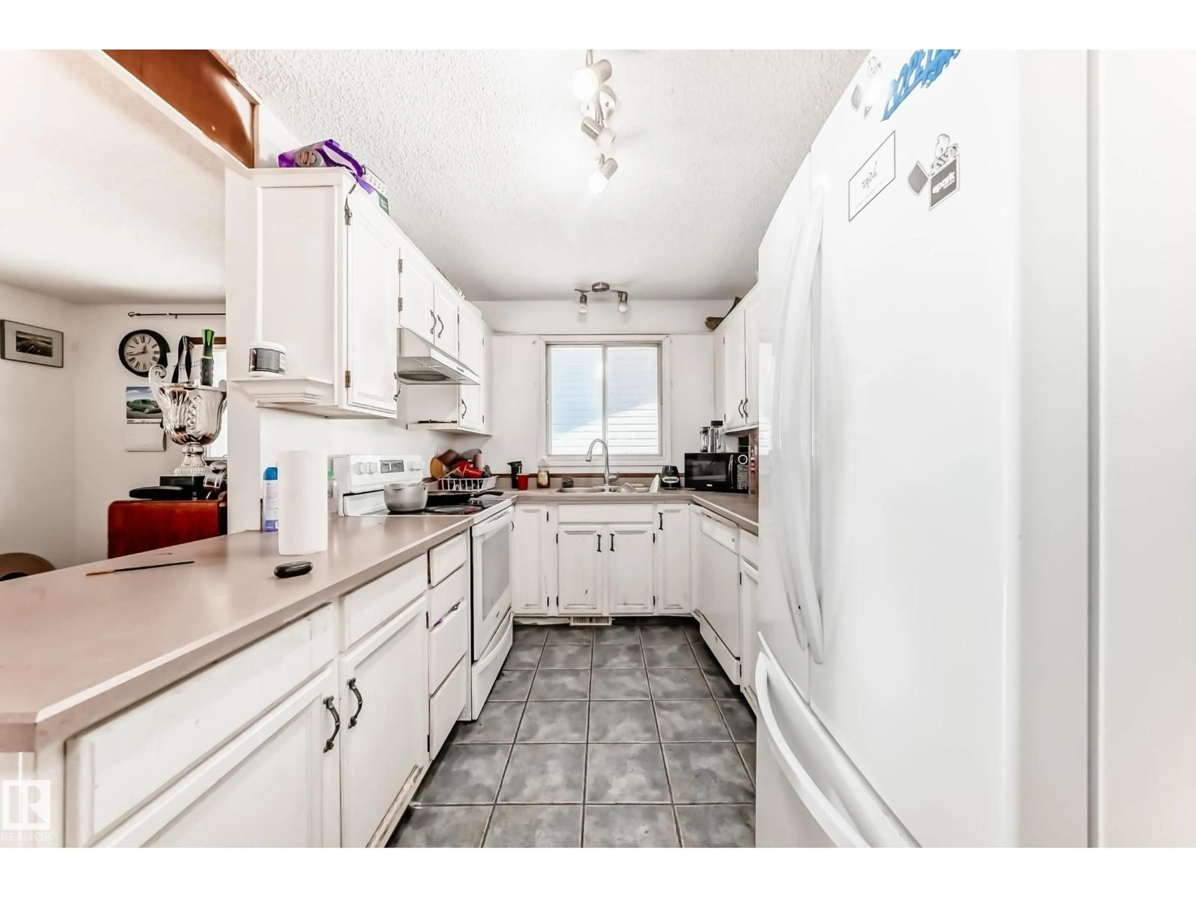 Standard kitchen, unknown for 5144 37 AV, Edmonton Alberta T6L1C8