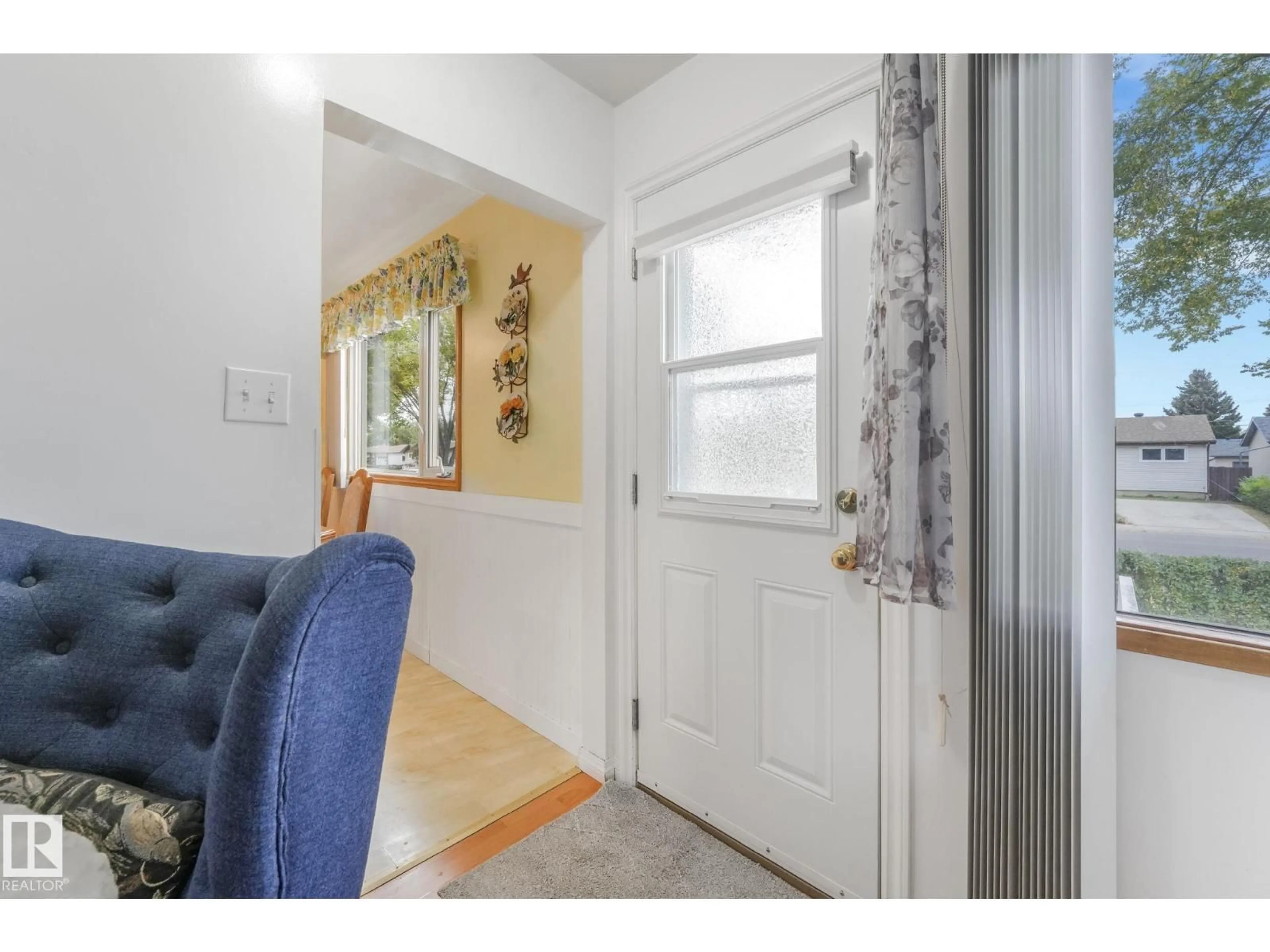 Indoor entryway for 13315 116 ST, Edmonton Alberta T5E5H8