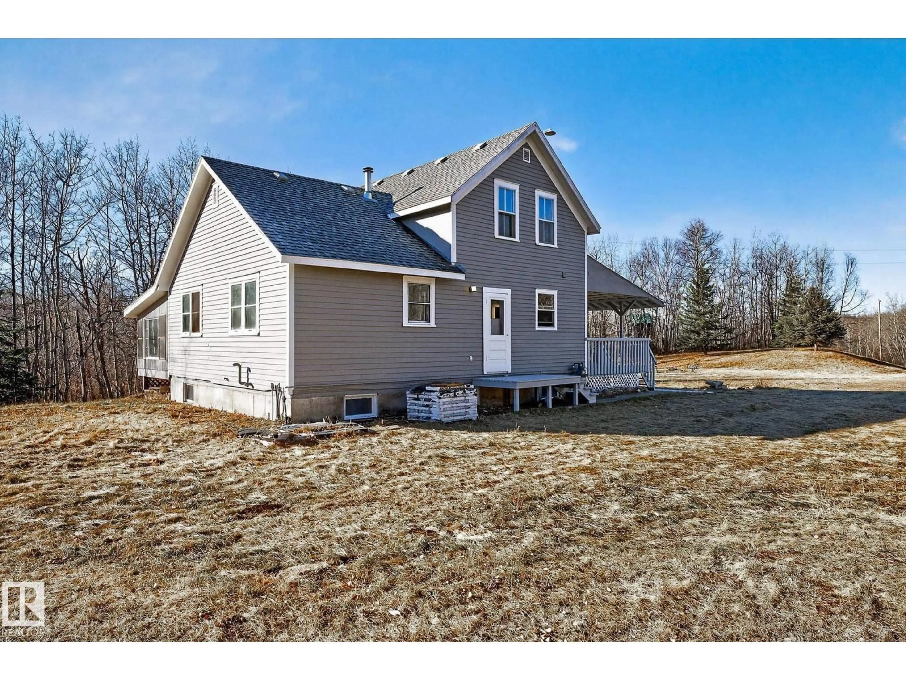 Home with vinyl exterior material, building for 49551 RANGE ROAD 202, Rural Camrose County Alberta T0B0C0