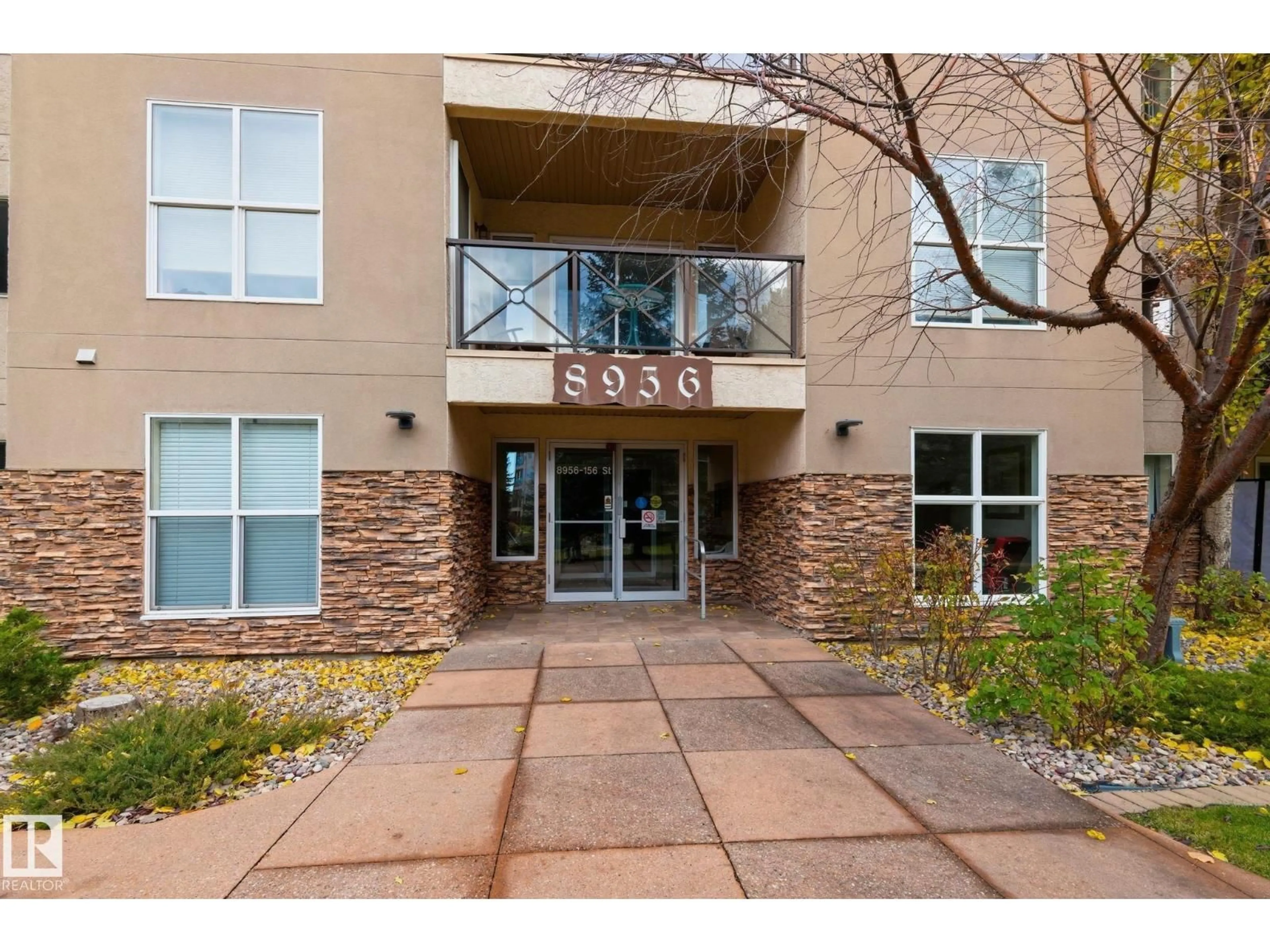 Indoor foyer for #106 - 8956 156 ST, Edmonton Alberta T5R5Z6