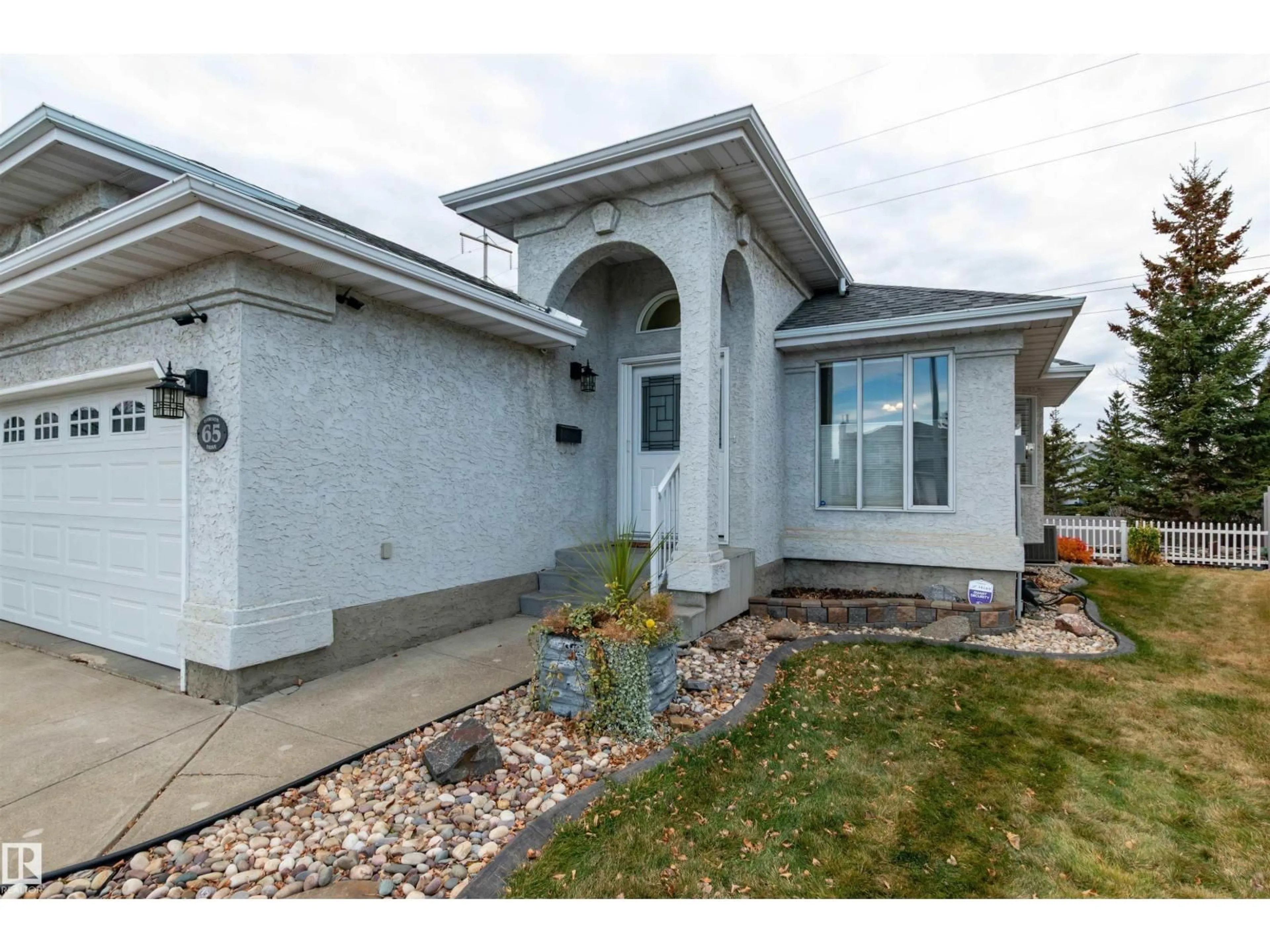 Home with vinyl exterior material, street for 65 DAWSON DR, Sherwood Park Alberta T8H1T7