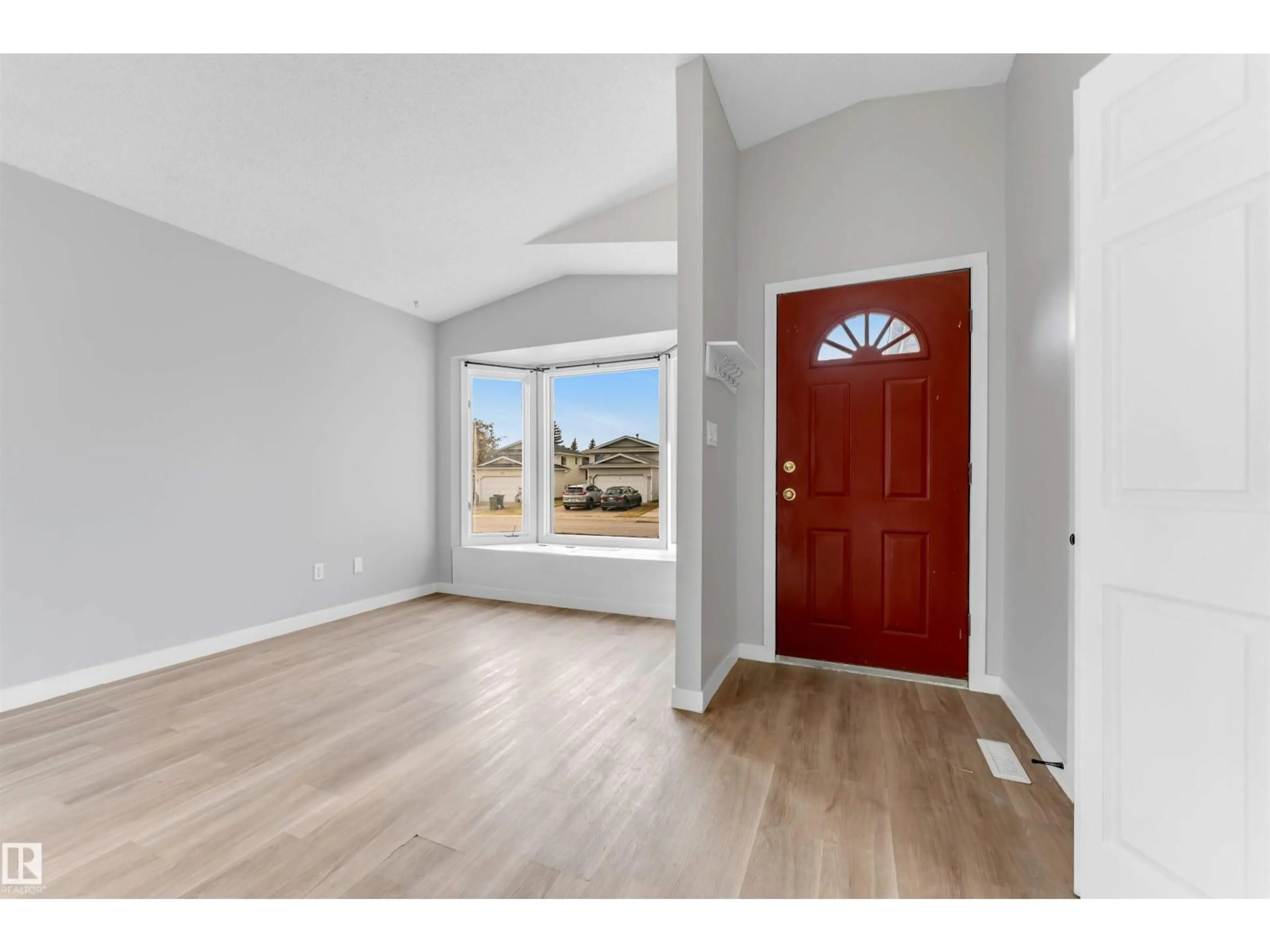Indoor entryway for 3313 43 ST, Edmonton Alberta T6L5Z6
