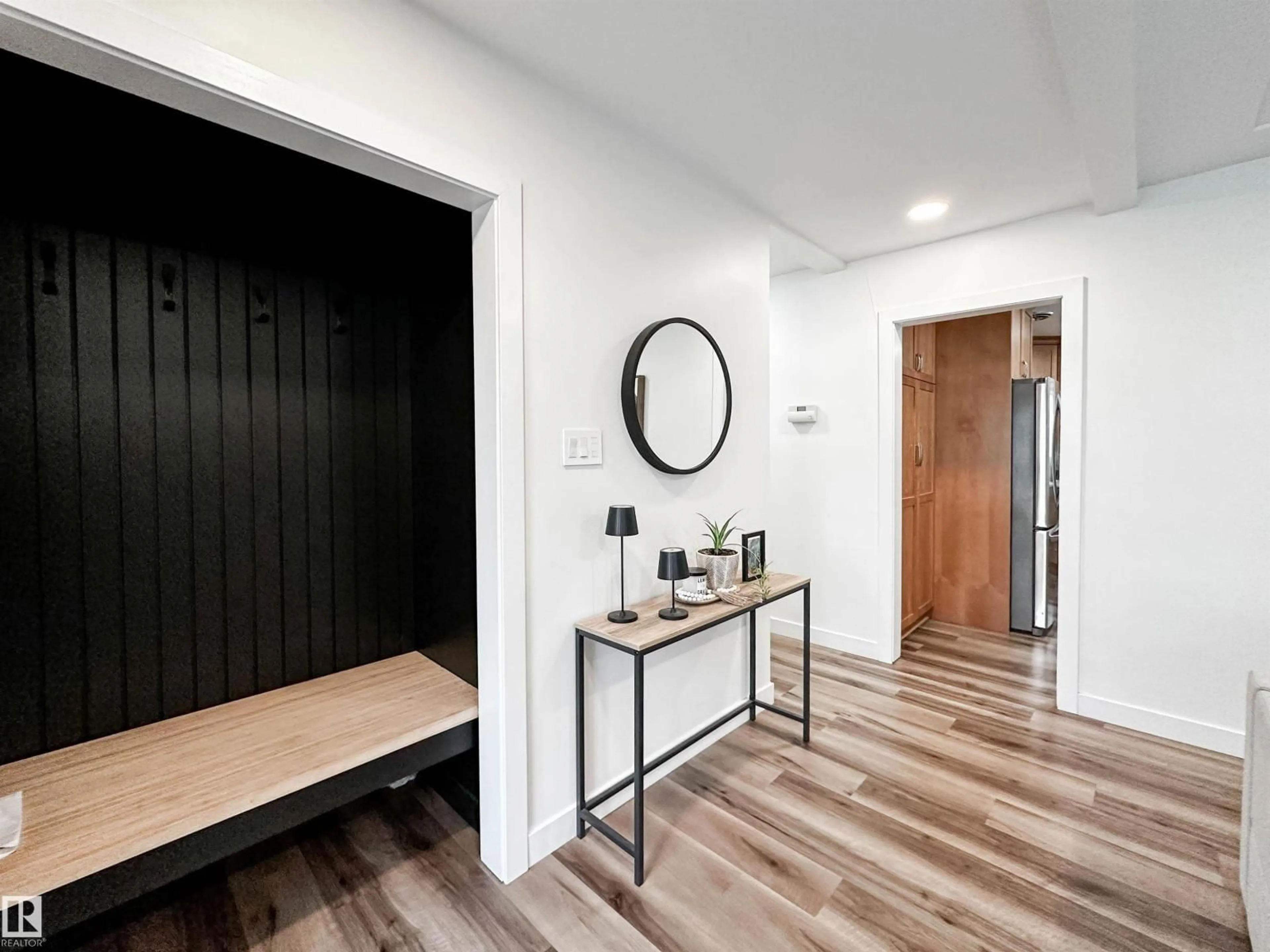 Indoor entryway for 4 BALMORAL DR, St. Albert Alberta T8N0B8