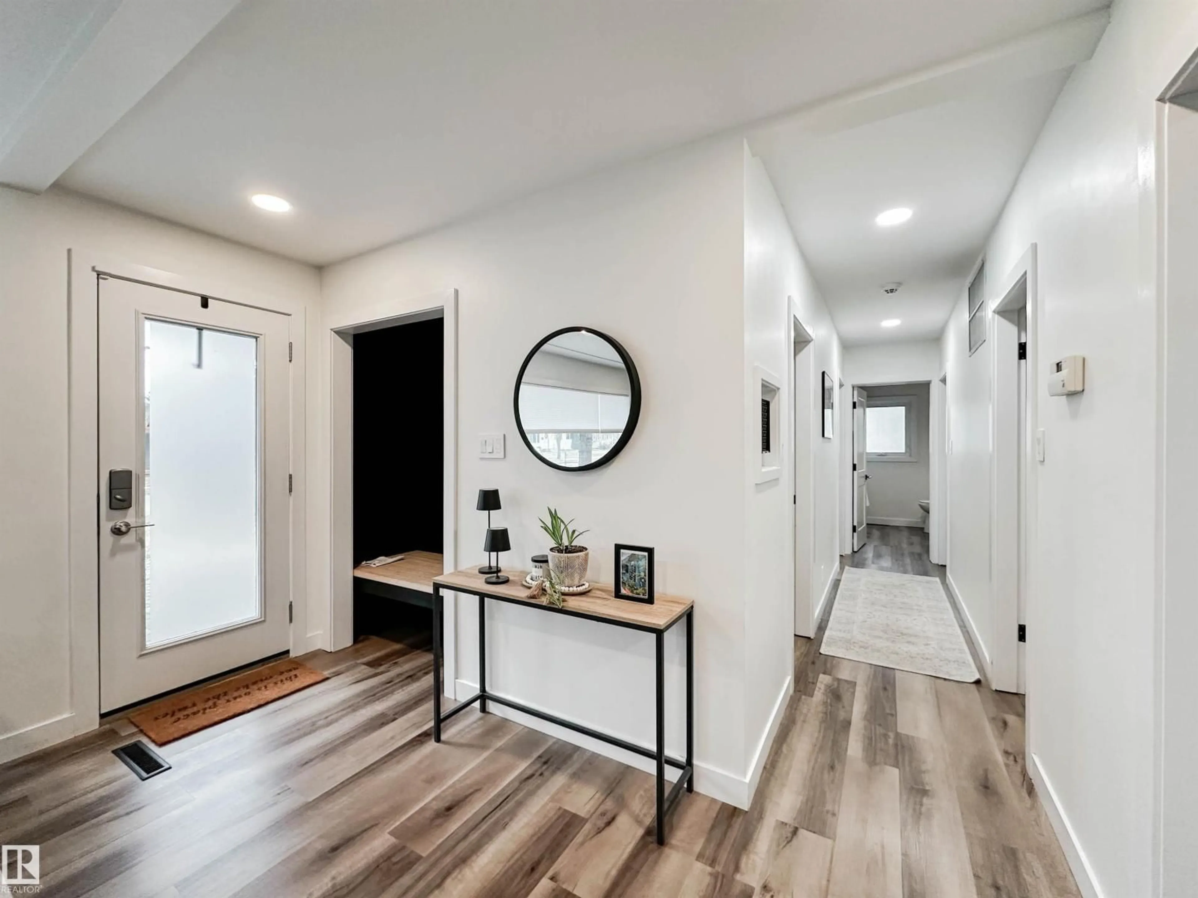 Indoor entryway for 4 BALMORAL DR, St. Albert Alberta T8N0B8