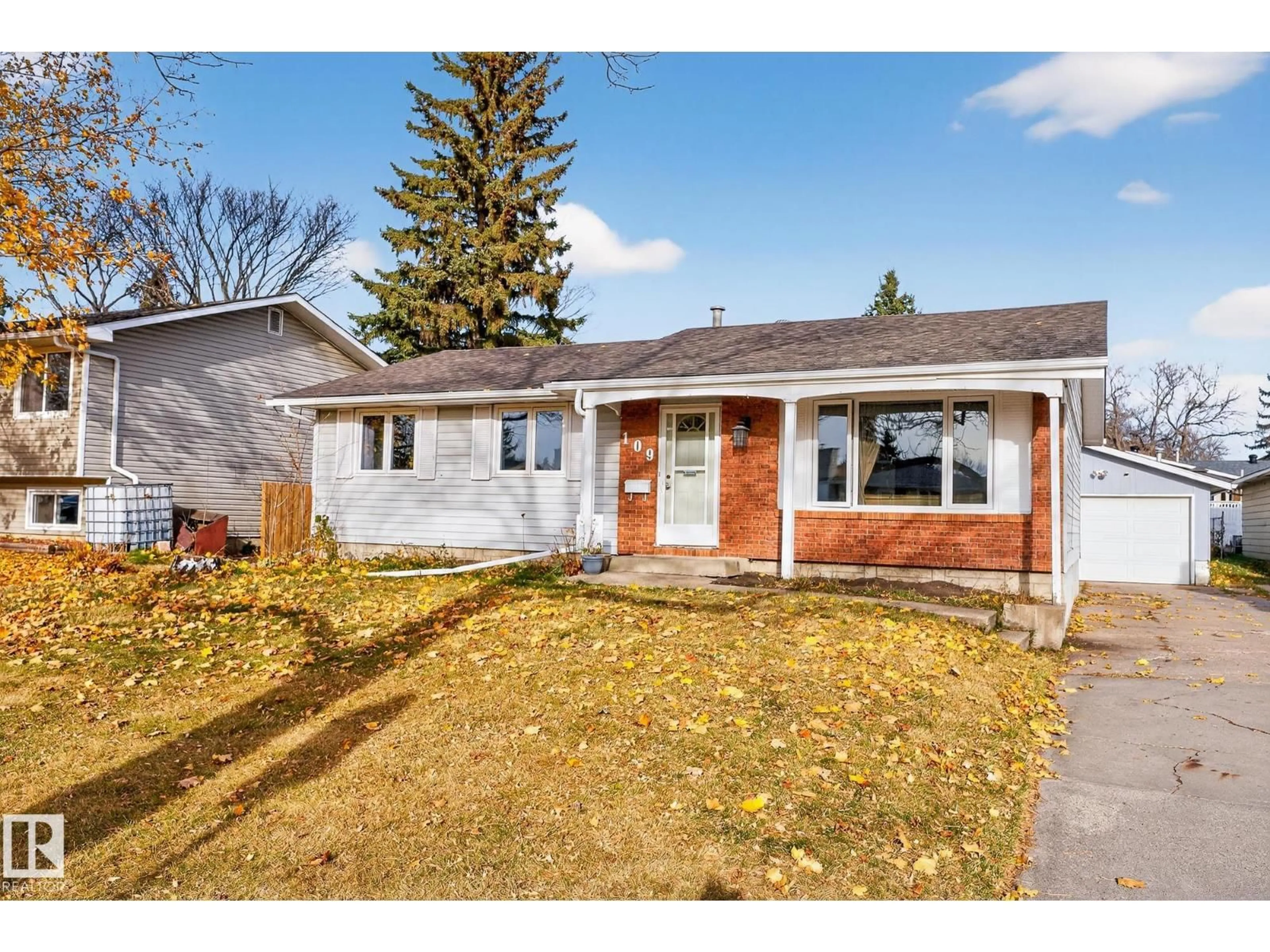 Home with vinyl exterior material, street for 109 MAIN BV, Sherwood Park Alberta T8A2H1