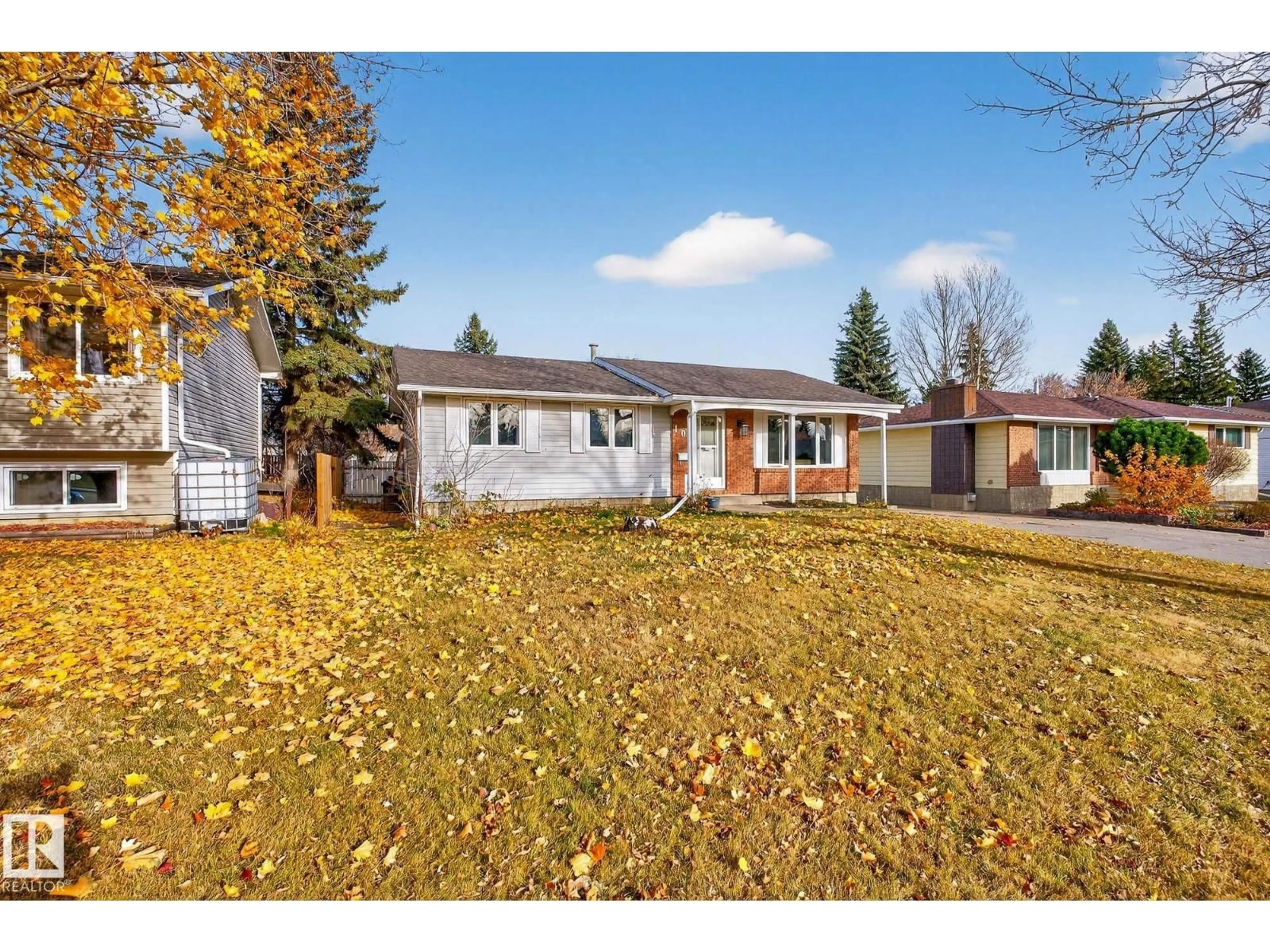 A pic from outside/outdoor area/front of a property/back of a property/a pic from drone, street for 109 MAIN BV, Sherwood Park Alberta T8A2H1