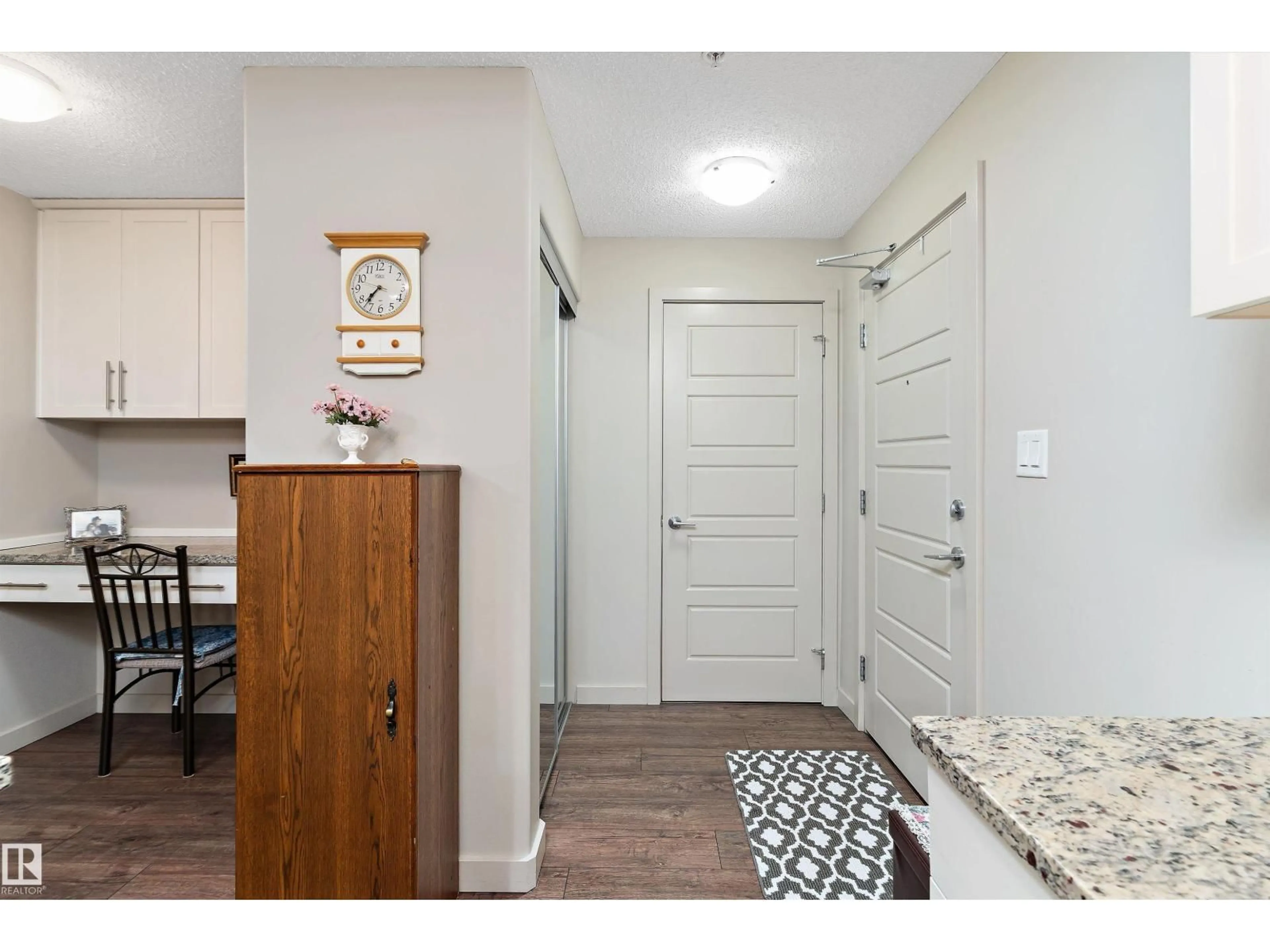 Indoor entryway for #213 - 5510 SCHONSEE DR, Edmonton Alberta T5Z0N9