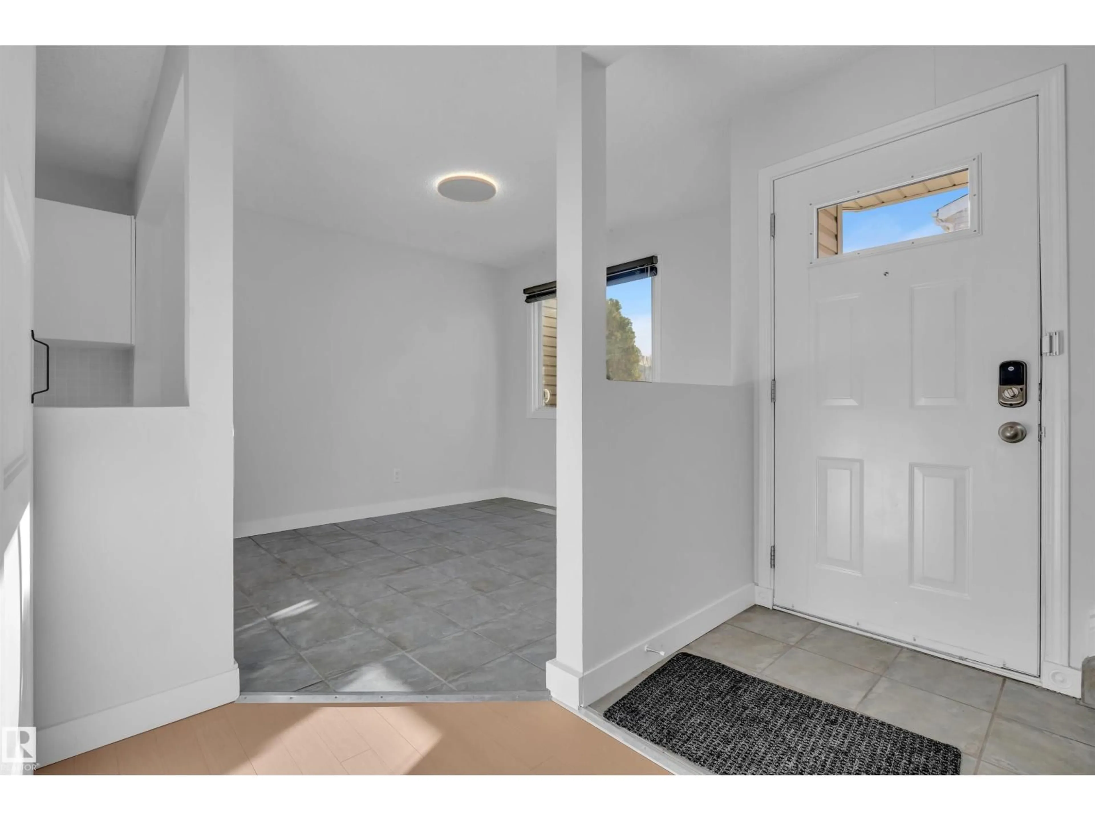 Indoor entryway for #59 - 3221 119 ST, Edmonton Alberta T6J5K7
