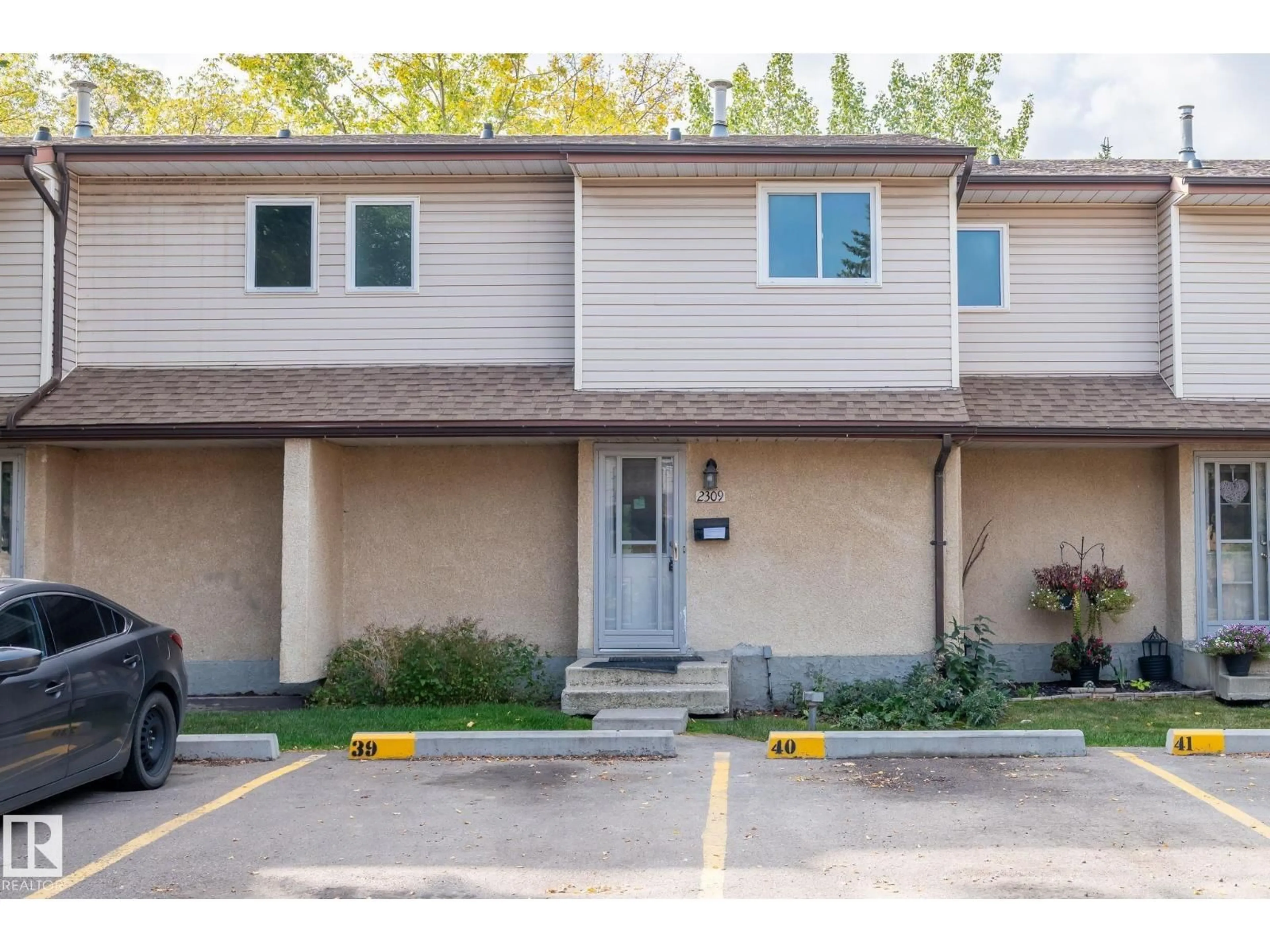 Unknown for 2309 85 ST, Edmonton Alberta T6K3H1