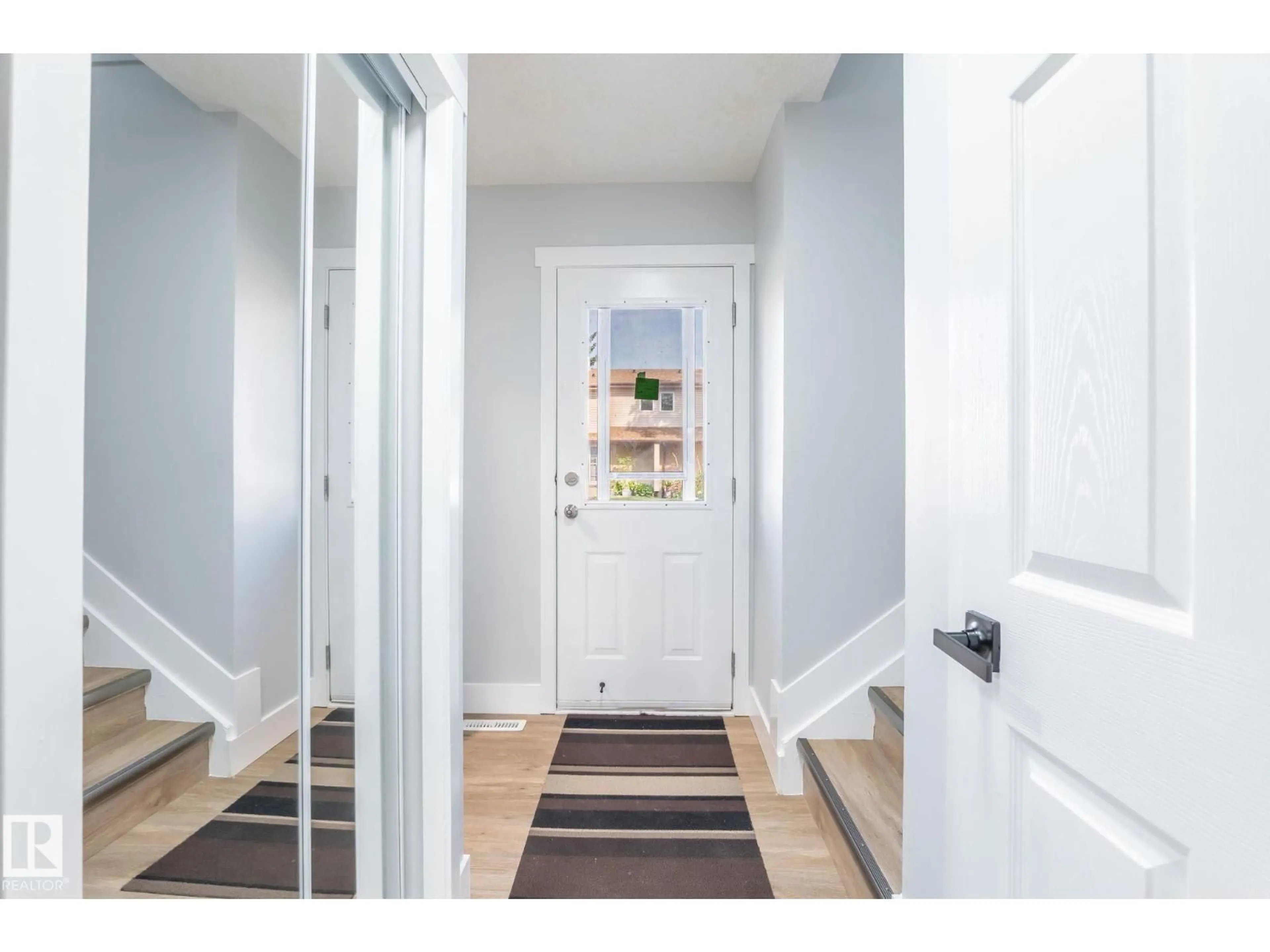 Indoor entryway for 2309 85 ST, Edmonton Alberta T6K3H1