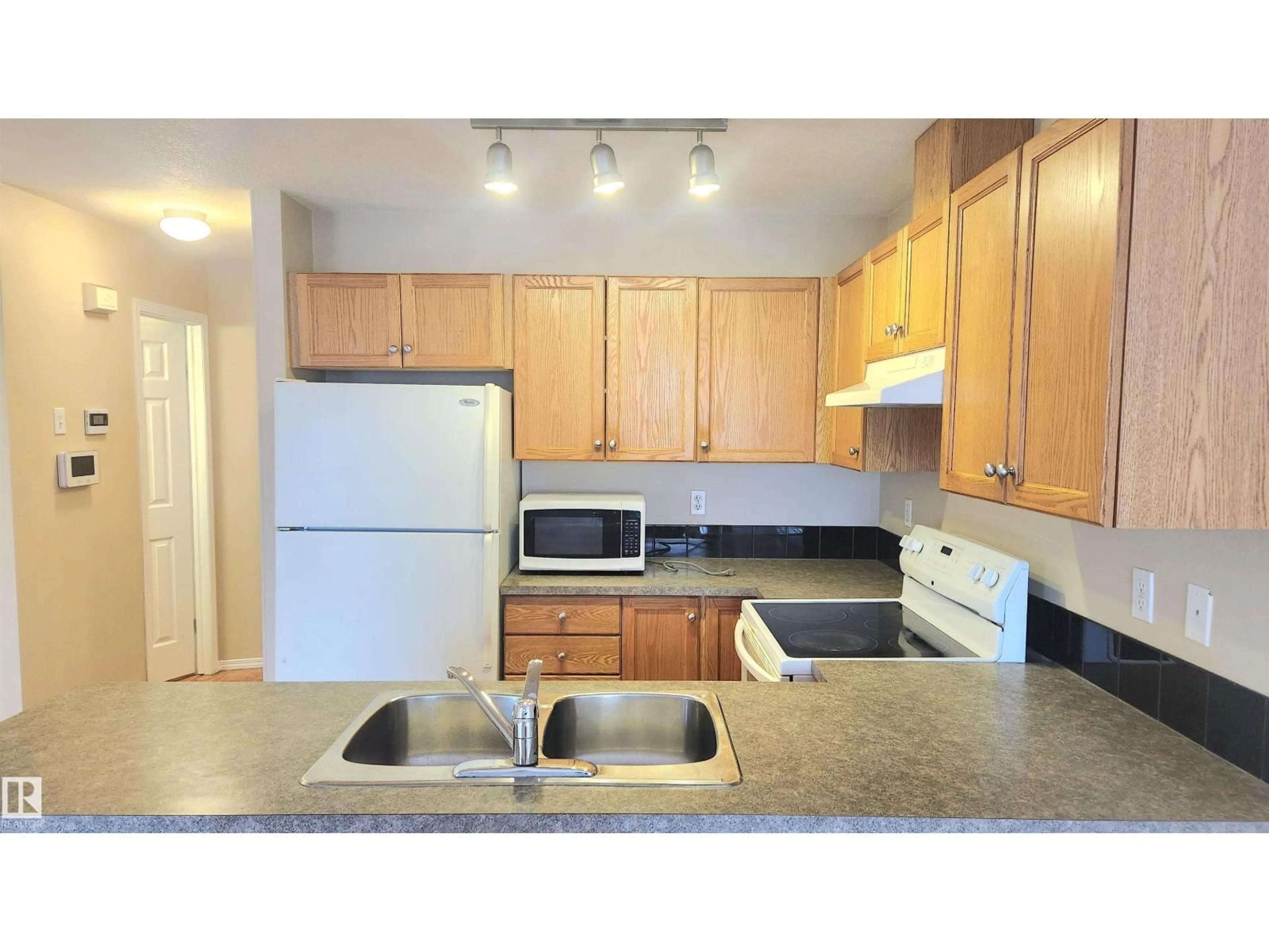 Standard kitchen, unknown for SW - 181 230 EDWARDS DR, Edmonton Alberta T6X1G7