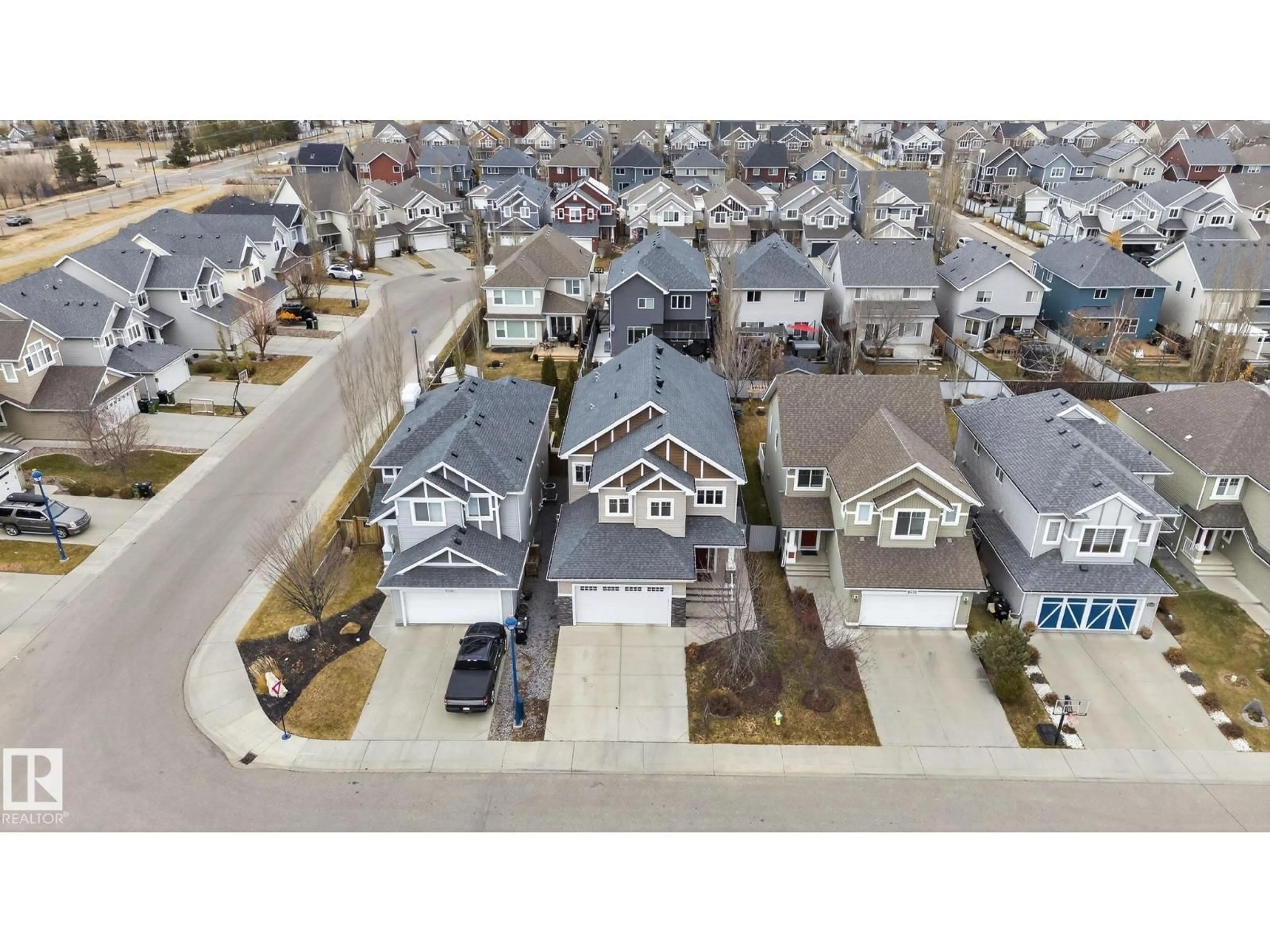 A pic from outside/outdoor area/front of a property/back of a property/a pic from drone, street for SW SW - 8536 19 AVENUE, Edmonton Alberta T6X0R6
