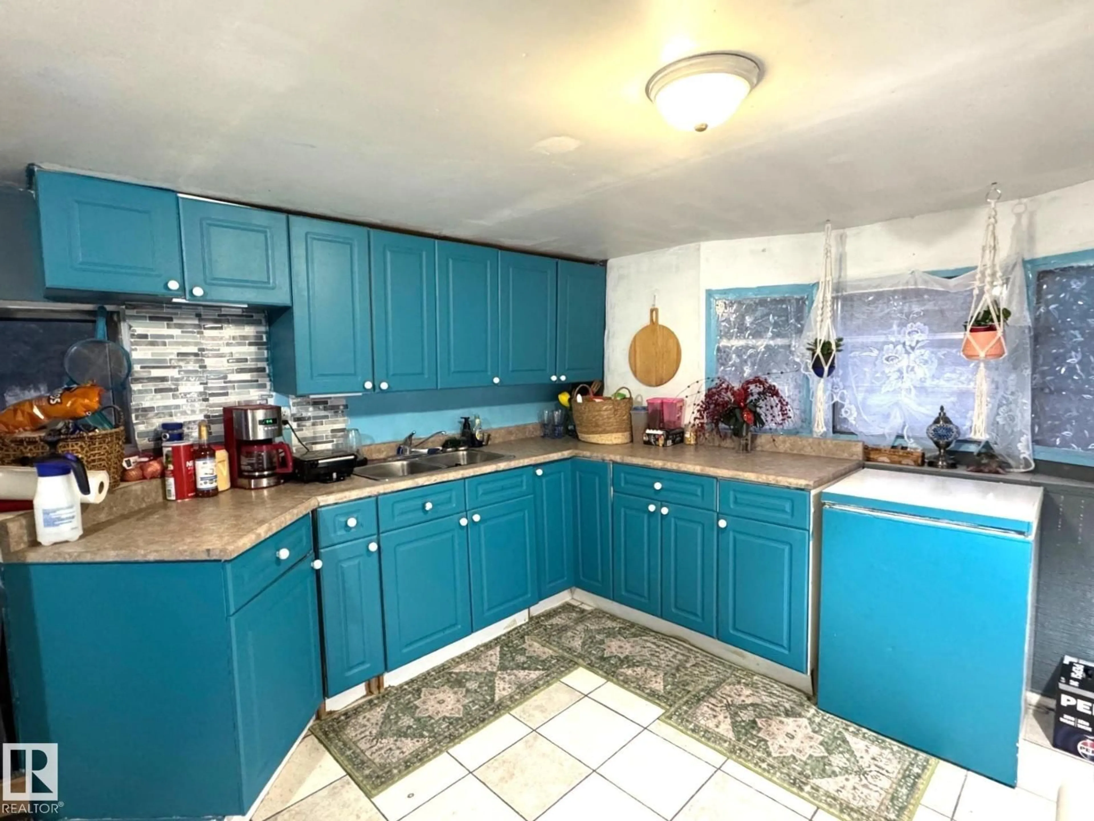 Standard kitchen, unknown for 4604 52 ST, Entwistle Alberta T0E0S0