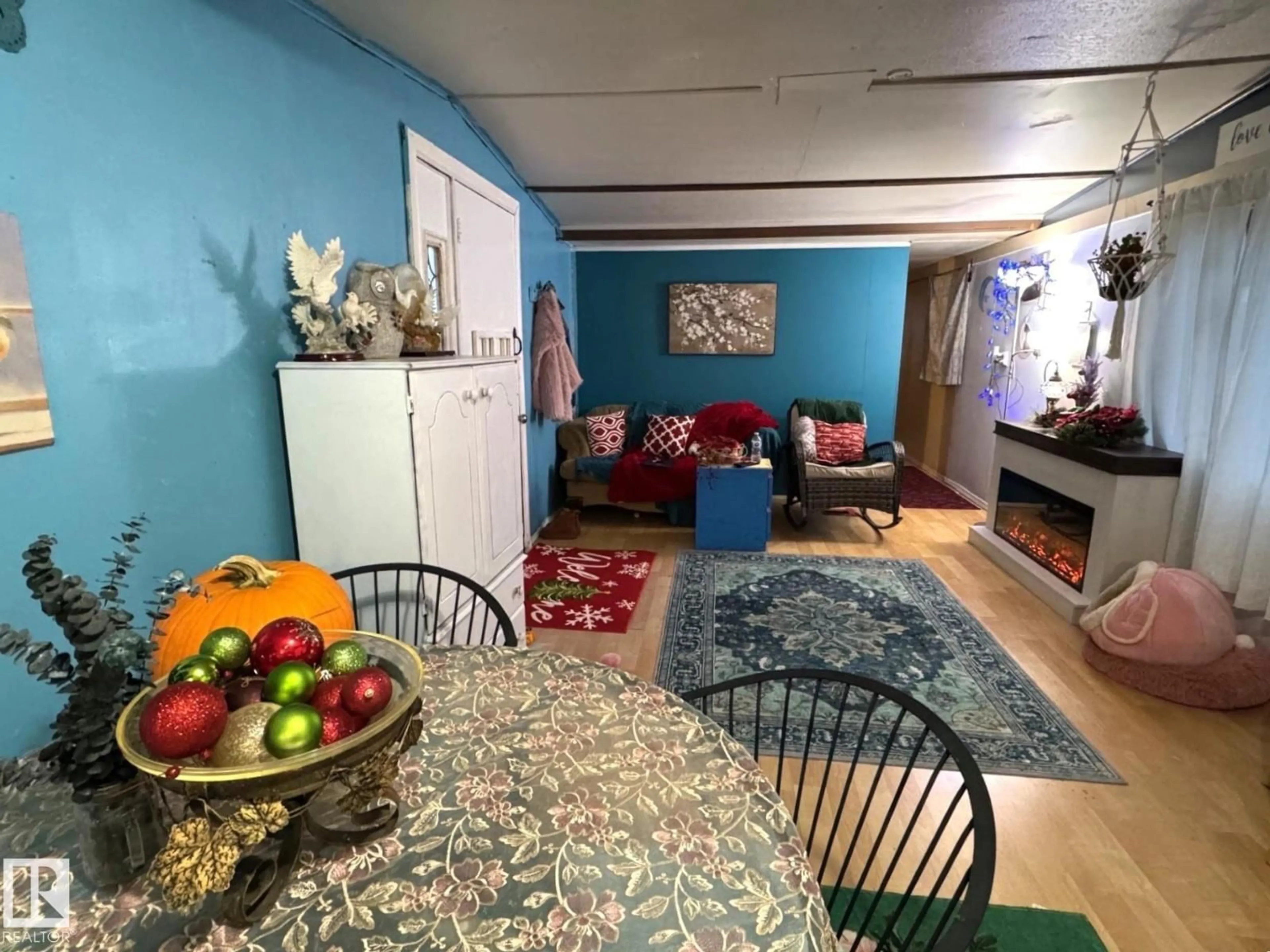 A pic of a room for 4604 52 ST, Entwistle Alberta T0E0S0