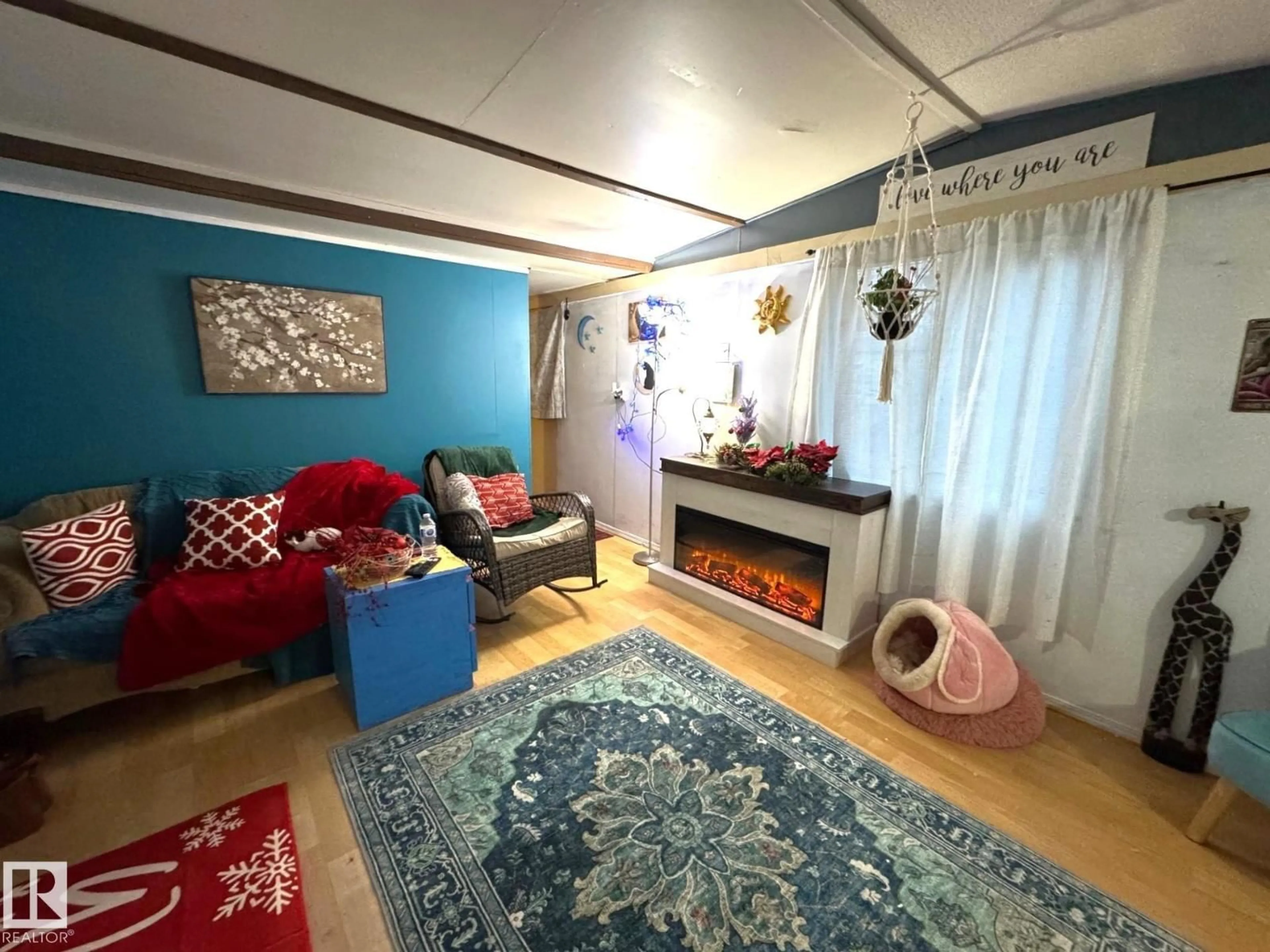 Living room with furniture, unknown for 4604 52 ST, Entwistle Alberta T0E0S0