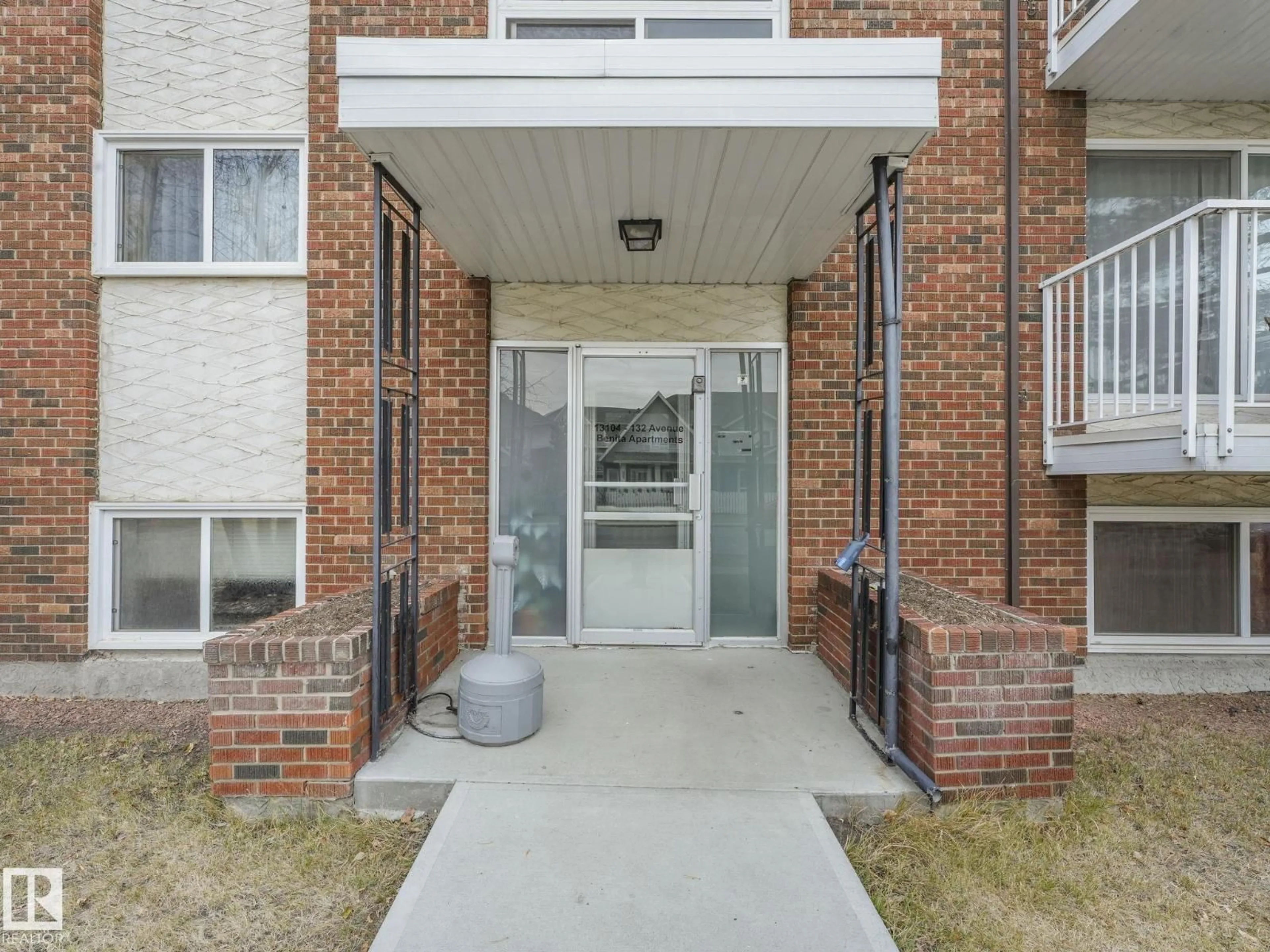 Indoor entryway for #305 - 13104 132 AV, Edmonton Alberta T5L3R3