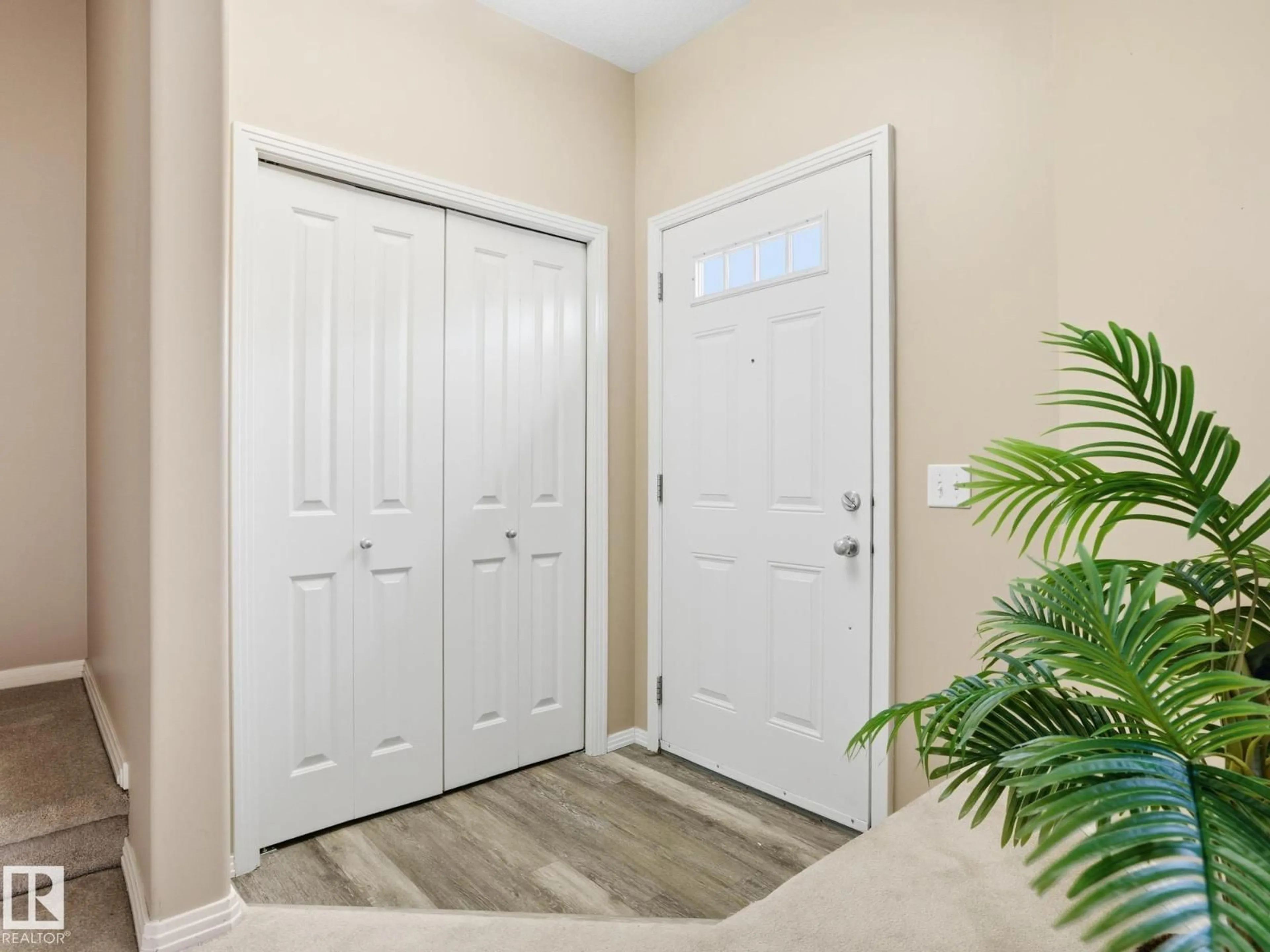Indoor entryway for #37 - 12930 140 AV, Edmonton Alberta T6V0C4