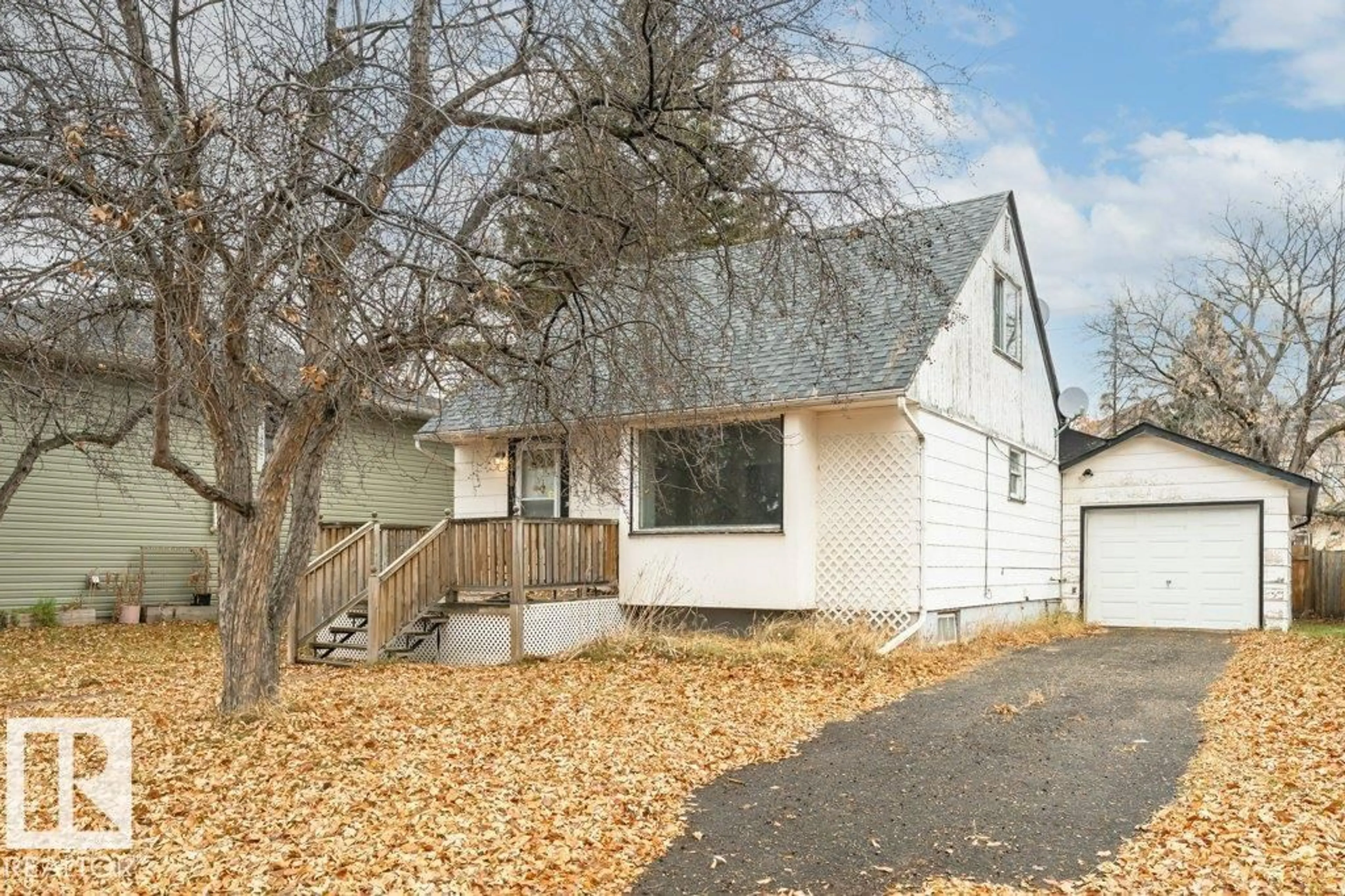 Home with vinyl exterior material, street for 5118 48 AV, Leduc Alberta T9E5E5