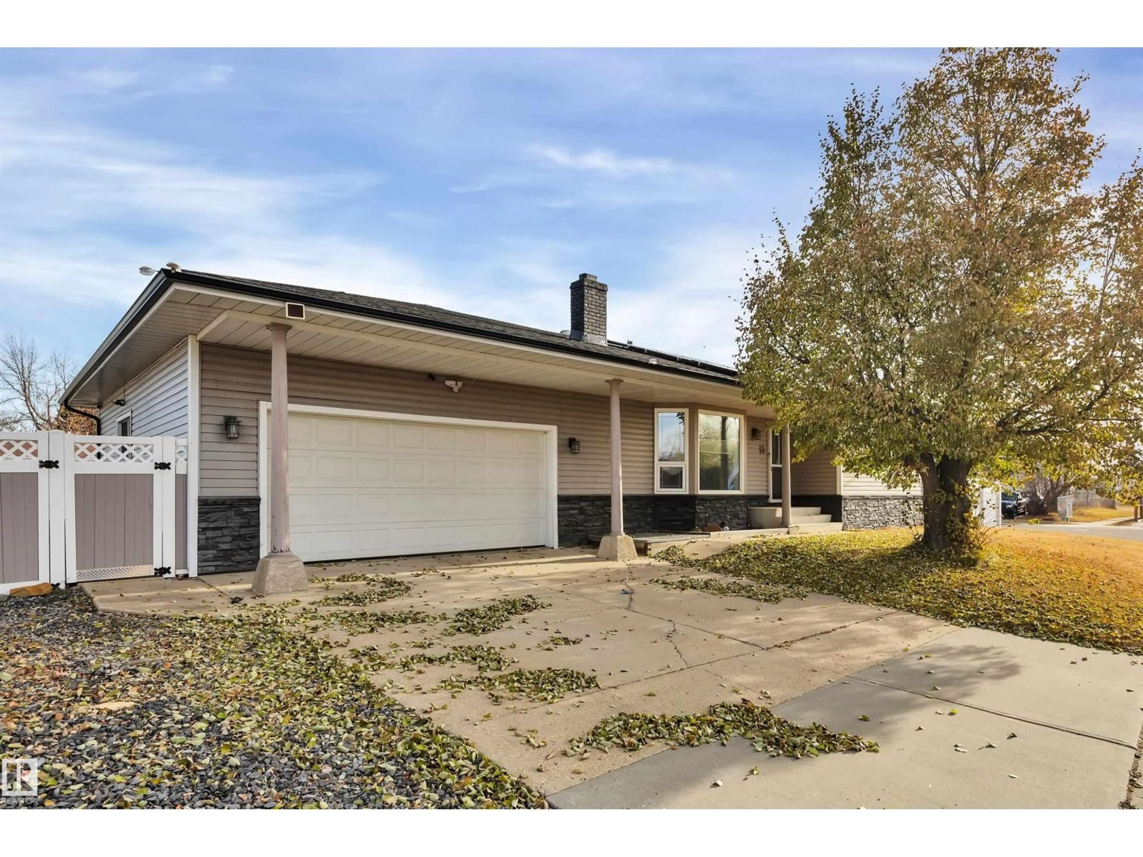 Home with vinyl exterior material, street for 4202 42 AV, Leduc Alberta T9E4S1