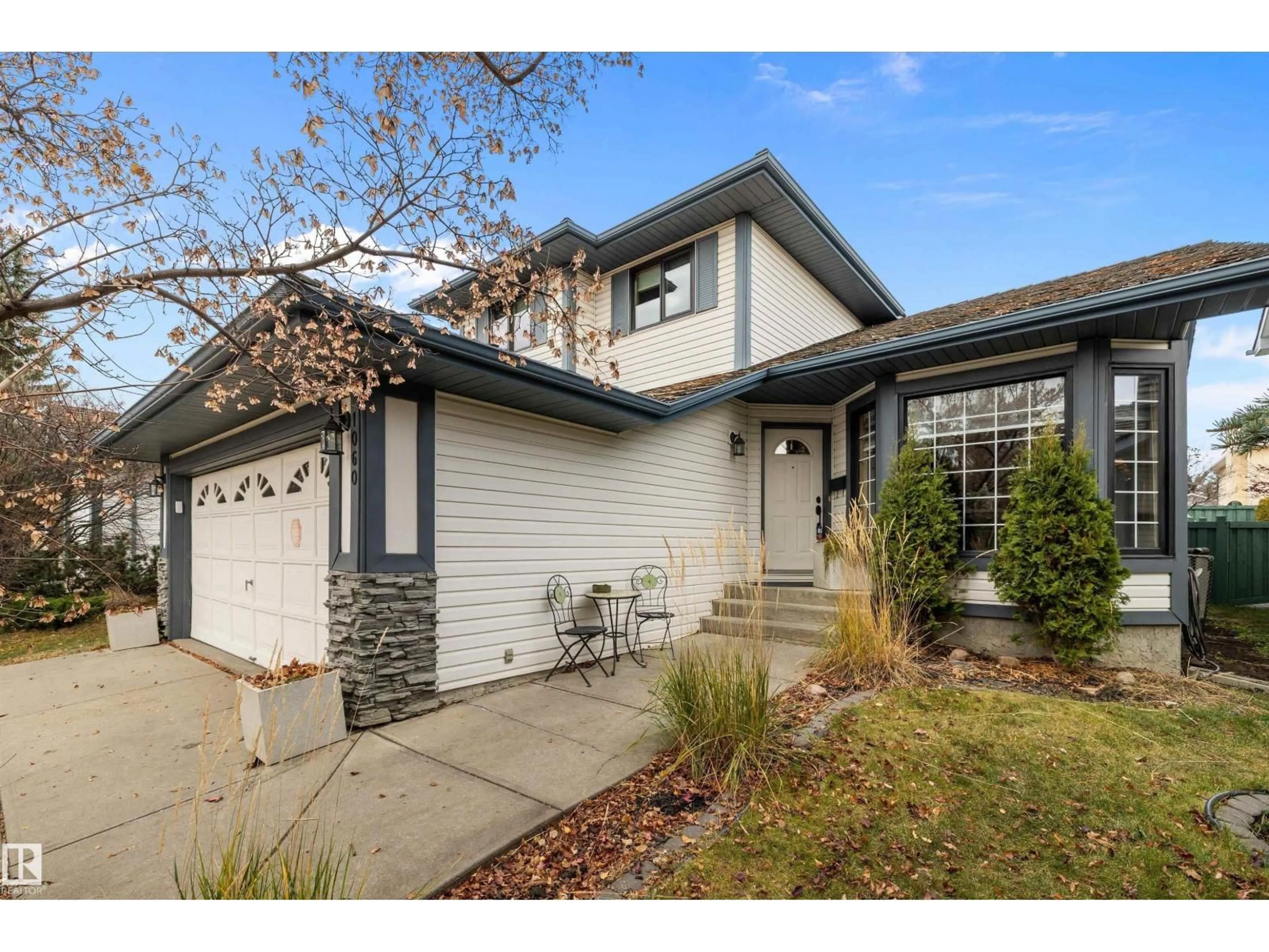 Home with vinyl exterior material, street for 1060 WEDGEWOOD BV, Edmonton Alberta T6M2L6