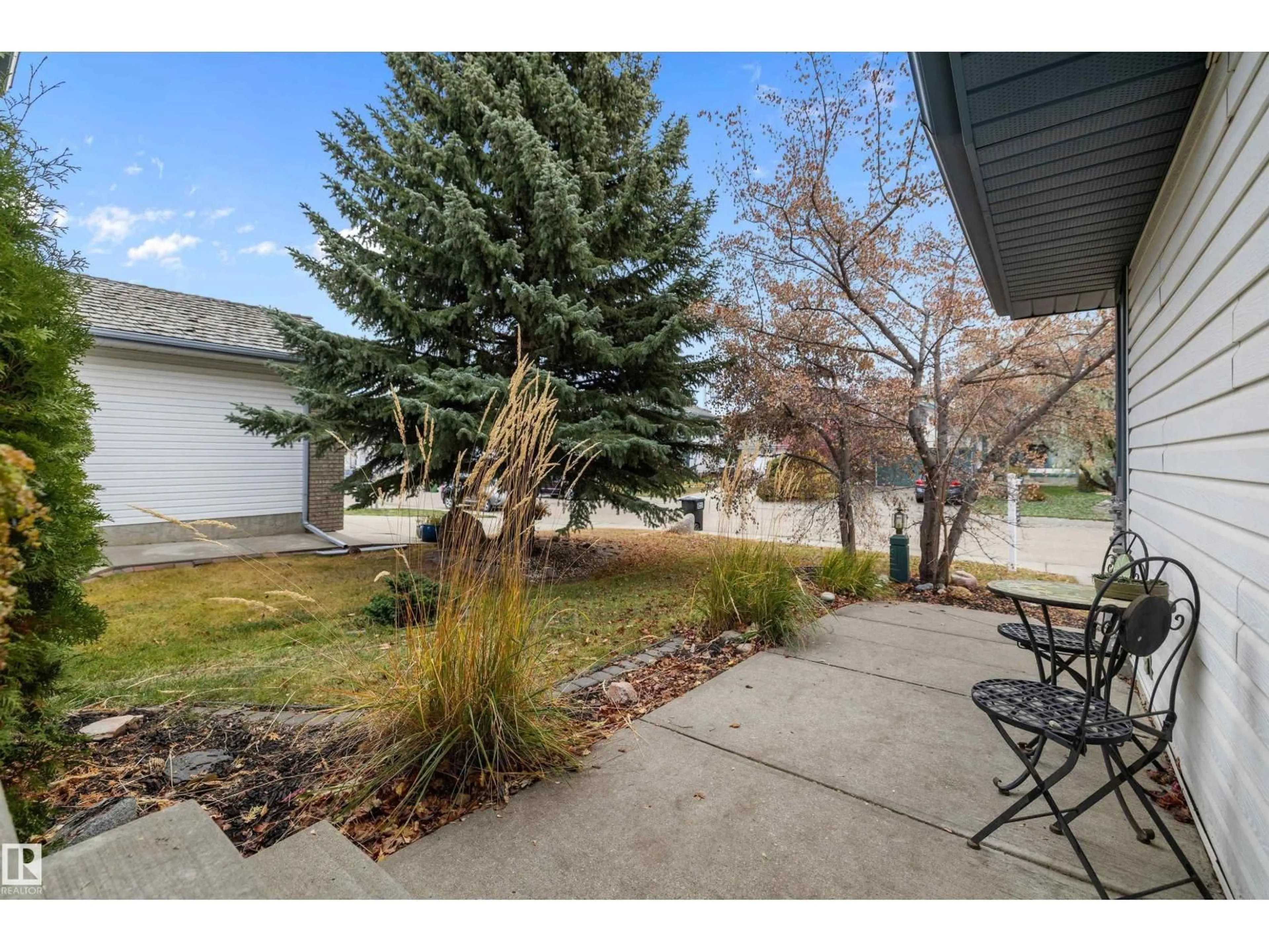 Patio, street for 1060 WEDGEWOOD BV, Edmonton Alberta T6M2L6