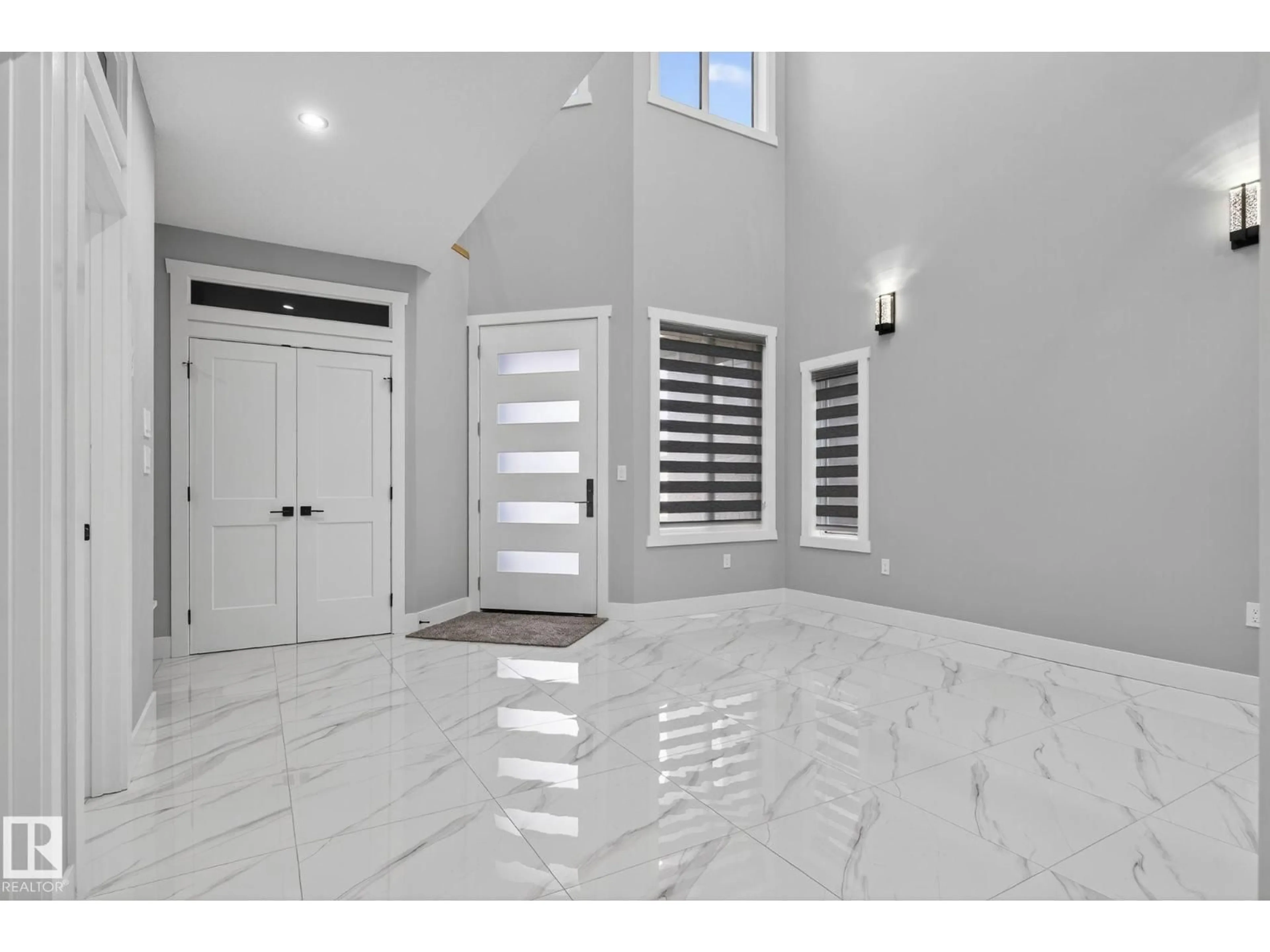 Indoor entryway for 1815 17 AV, Edmonton Alberta T6T2N2