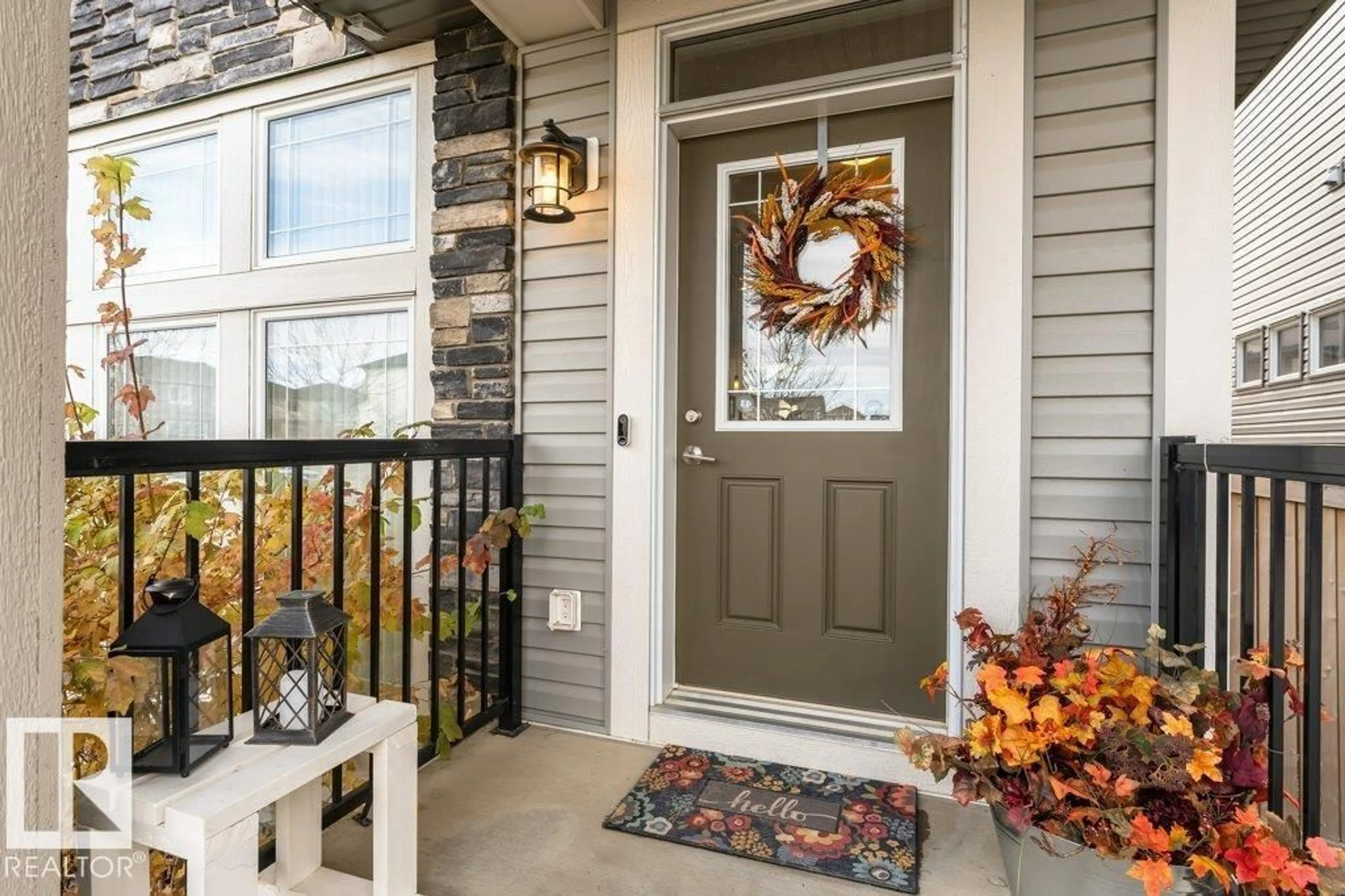 Indoor entryway for 1527 SECORD RD, Edmonton Alberta T5T7B4