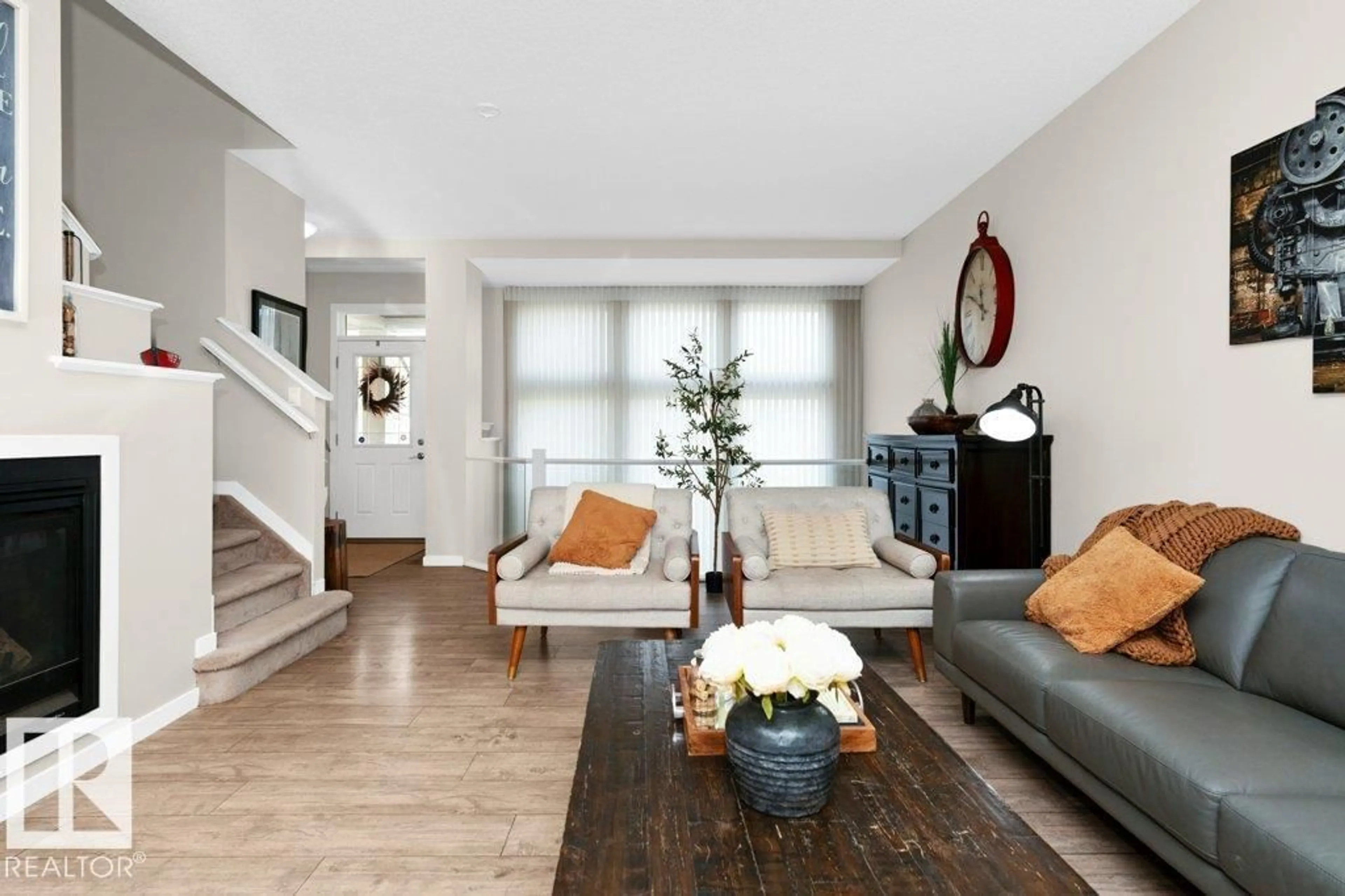 Living room with furniture, unknown for 1527 SECORD RD, Edmonton Alberta T5T7B4