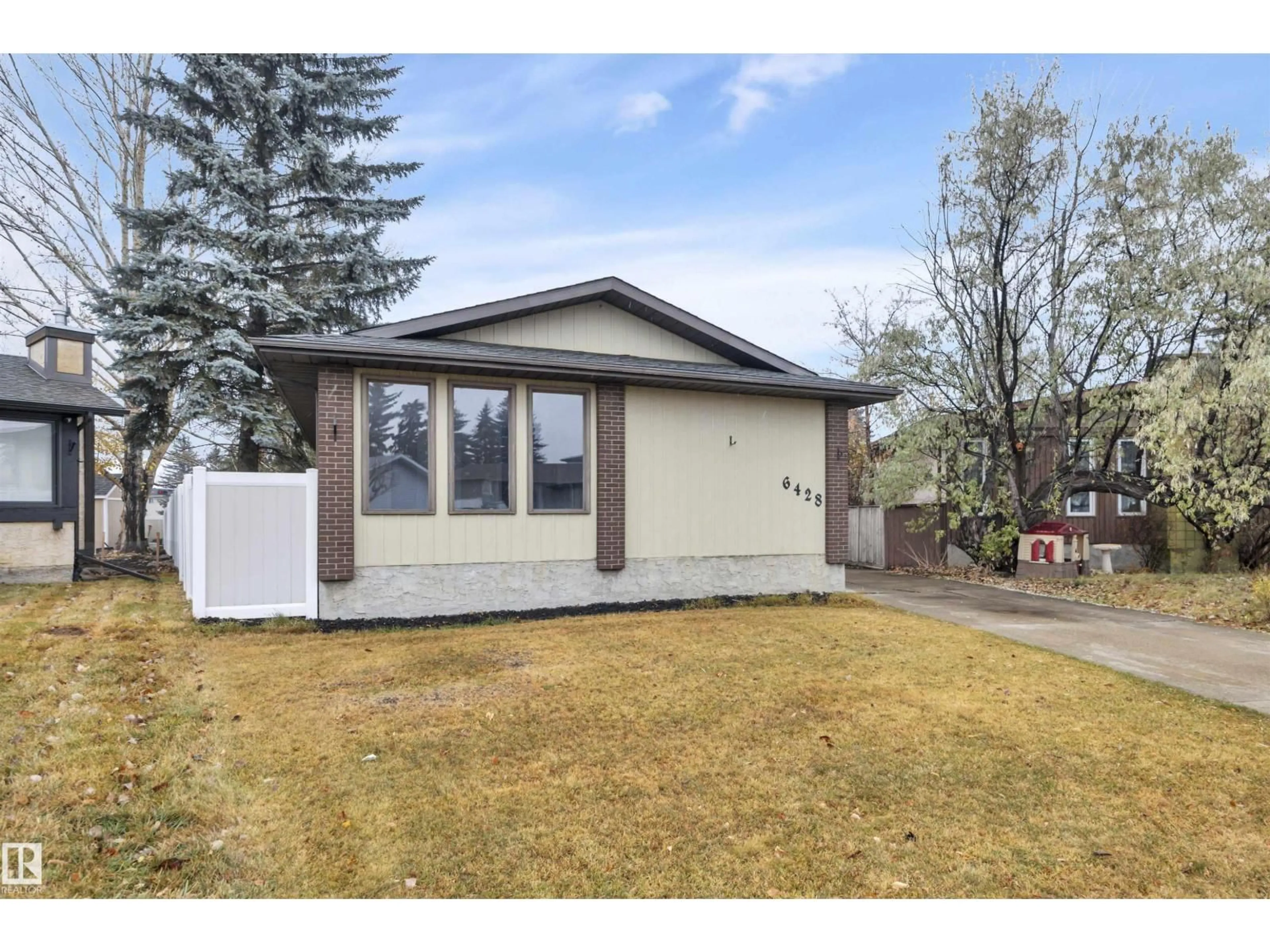 Home with vinyl exterior material, street for 6428 15 AV NW, Edmonton Alberta T6L1S6