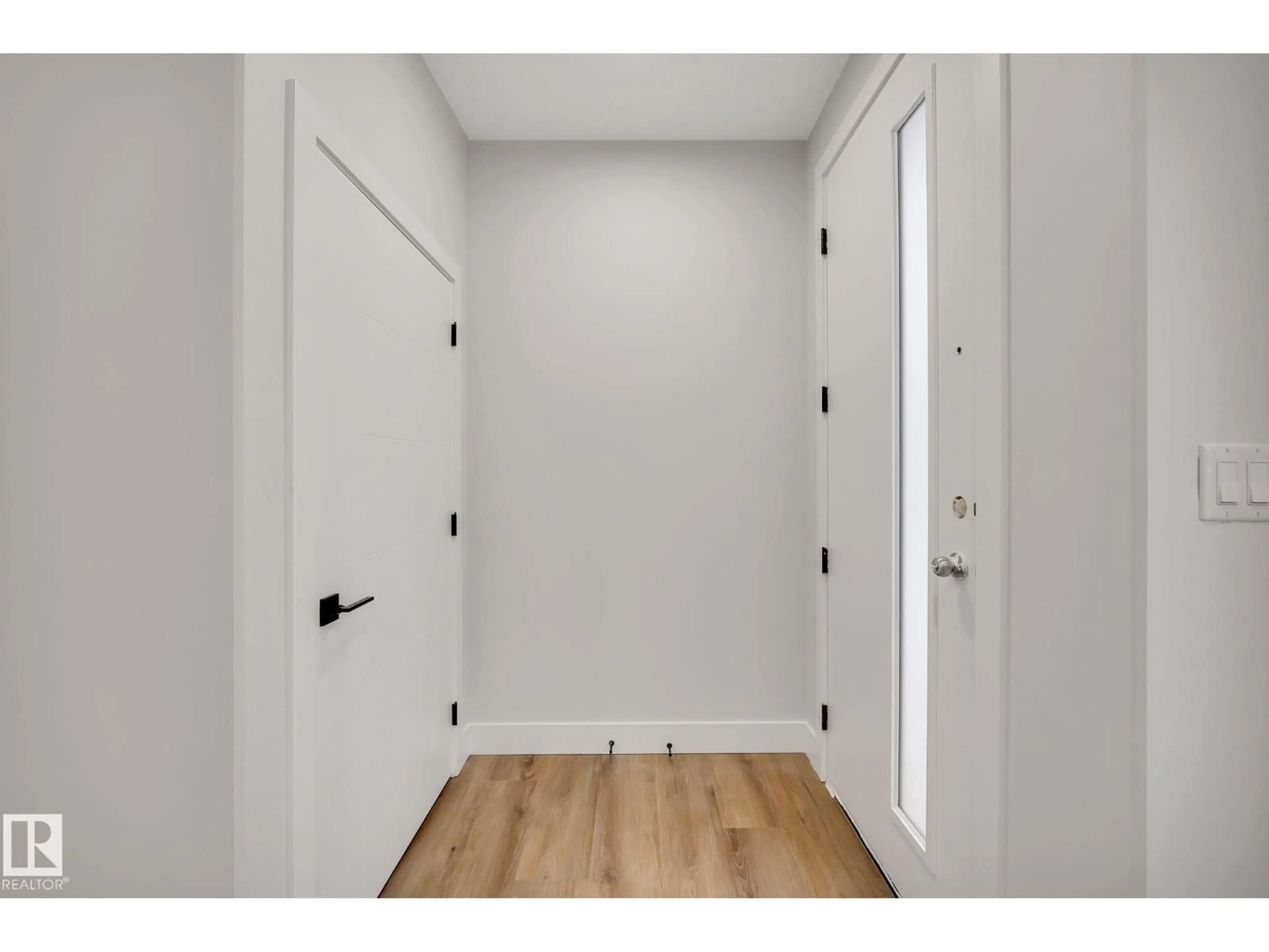 Indoor entryway for 10713 52 ST, Edmonton Alberta T6H2H2