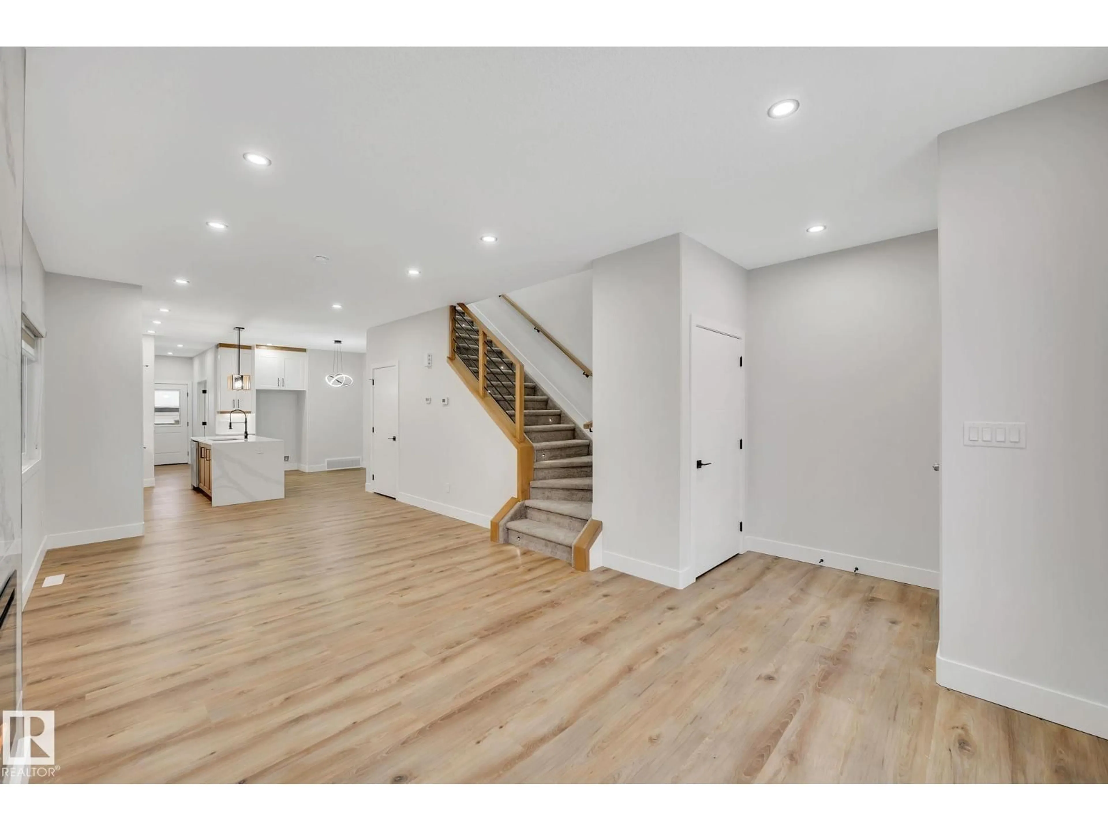 Unknown for 10713 52 ST, Edmonton Alberta T6H2H2