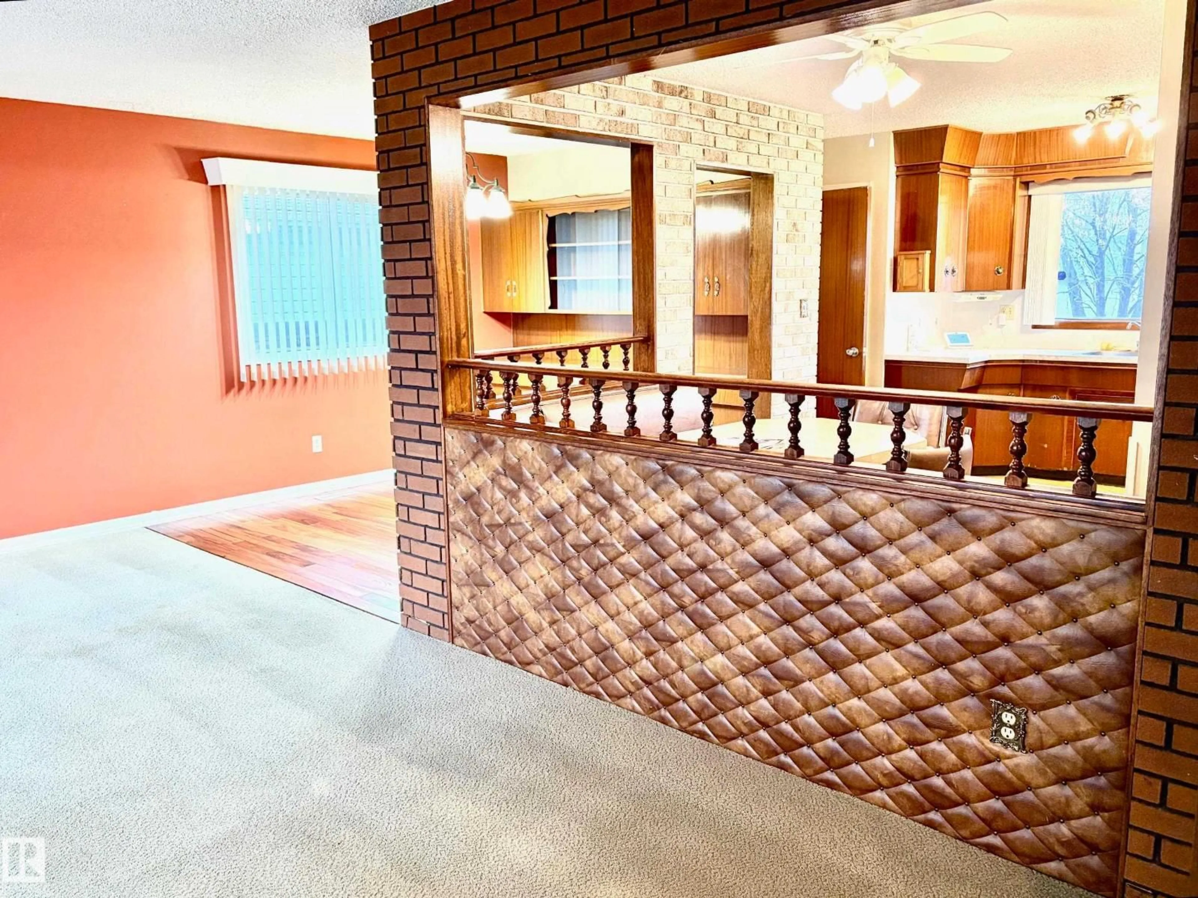 Indoor foyer for NW - 7308 149A AV, Edmonton Alberta T5C2W4