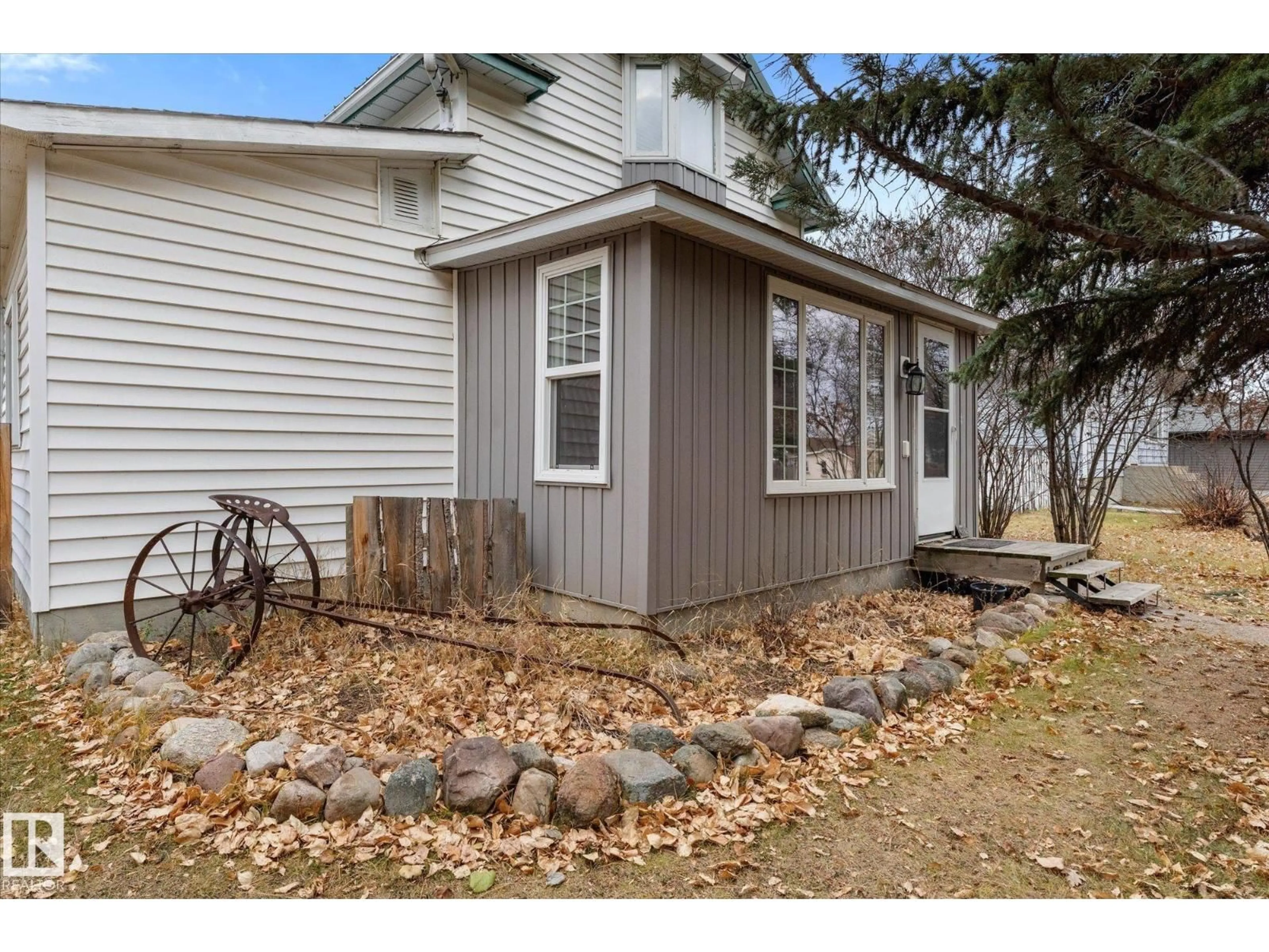 Home with vinyl exterior material, street for 4912 51 AV, Lamont Alberta T0B2R0