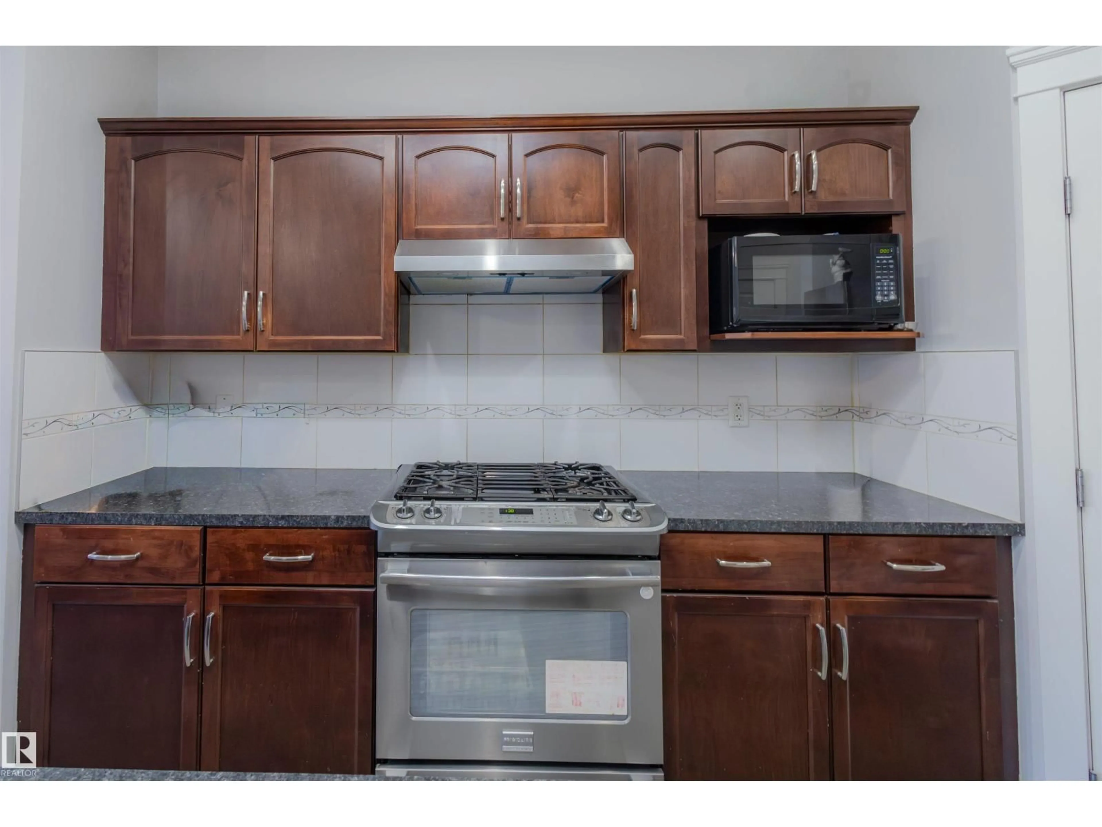 Standard kitchen, unknown for 2814 16A AV NW, Edmonton Alberta T6T0R7