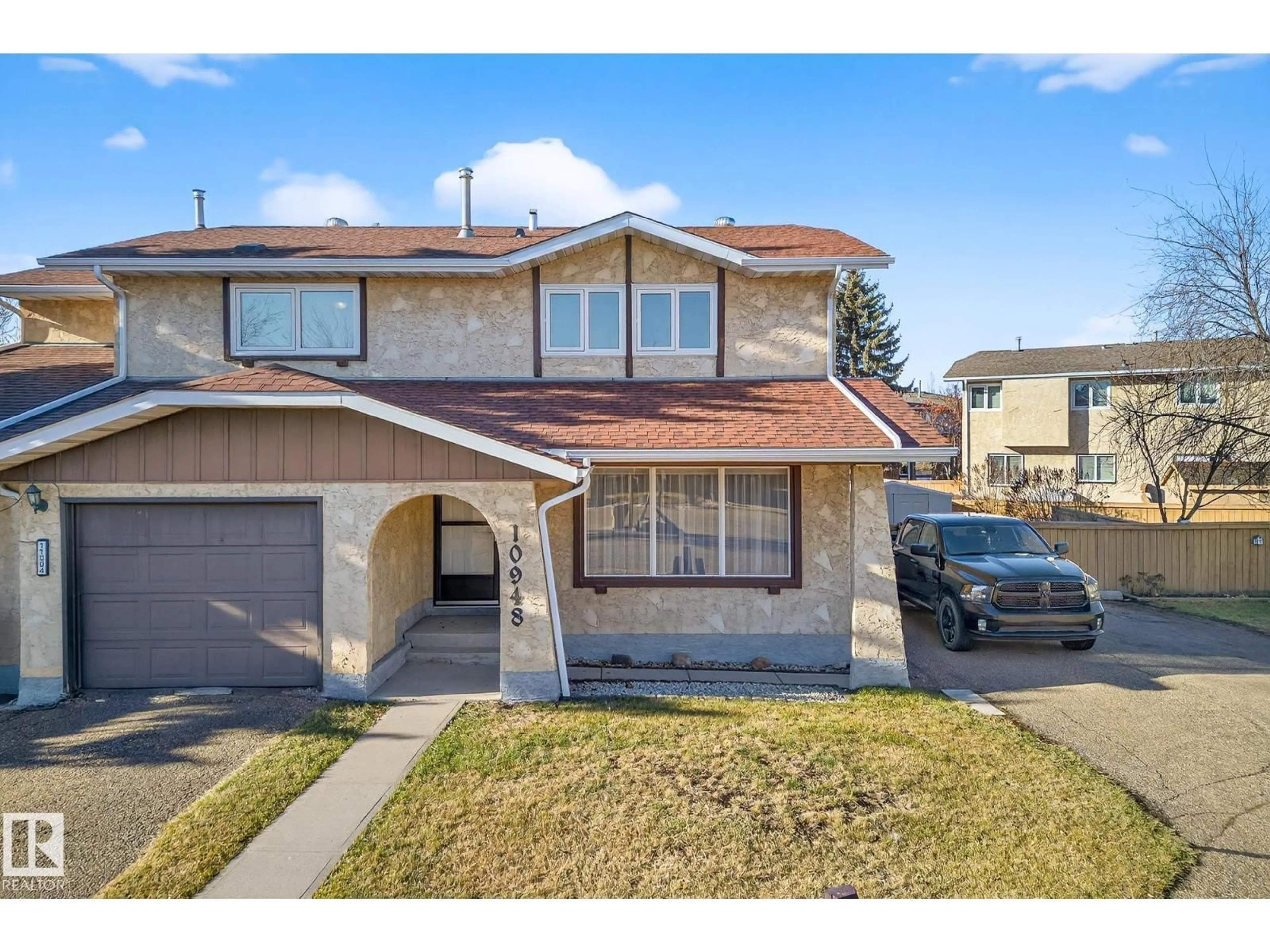 A pic from outside/outdoor area/front of a property/back of a property/a pic from drone, street for 10948 BEAUMARIS RD, Edmonton Alberta T5X1Z6