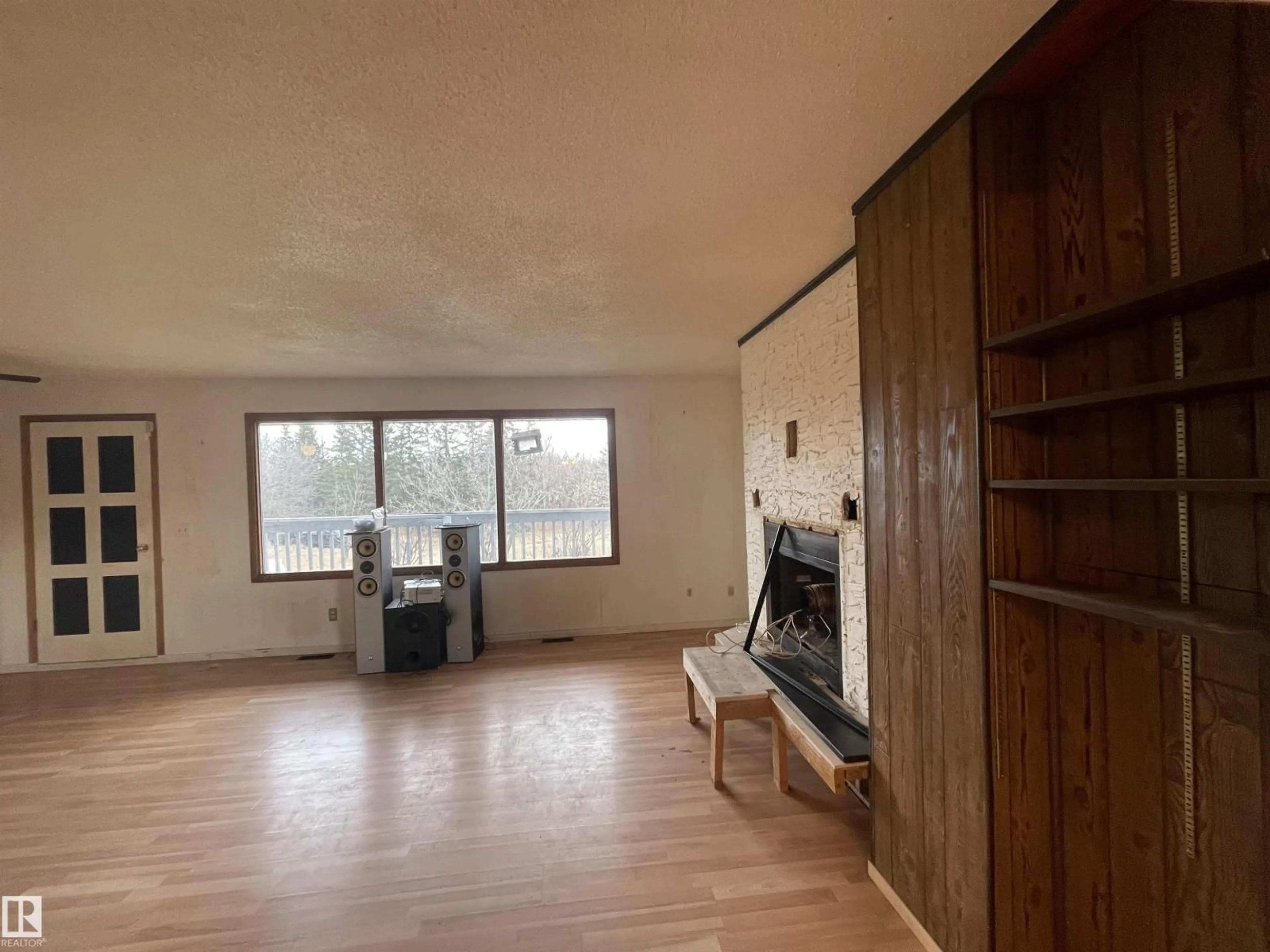 A pic of a room for 50136 RGE RD 231, Rolly View Alberta T0B3M3