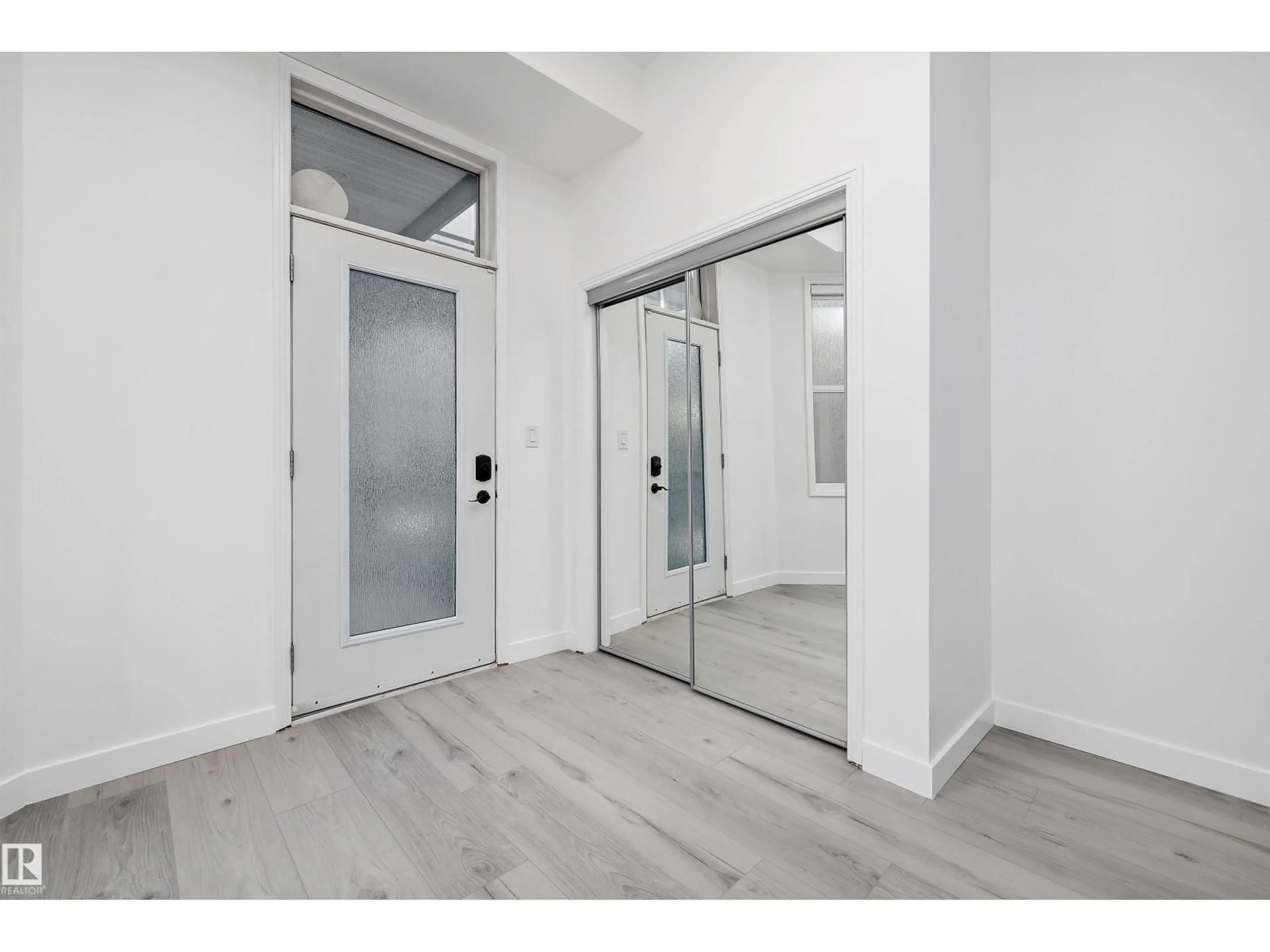 Indoor entryway for 200 - 10531 117 ST, Edmonton Alberta T5H0A8