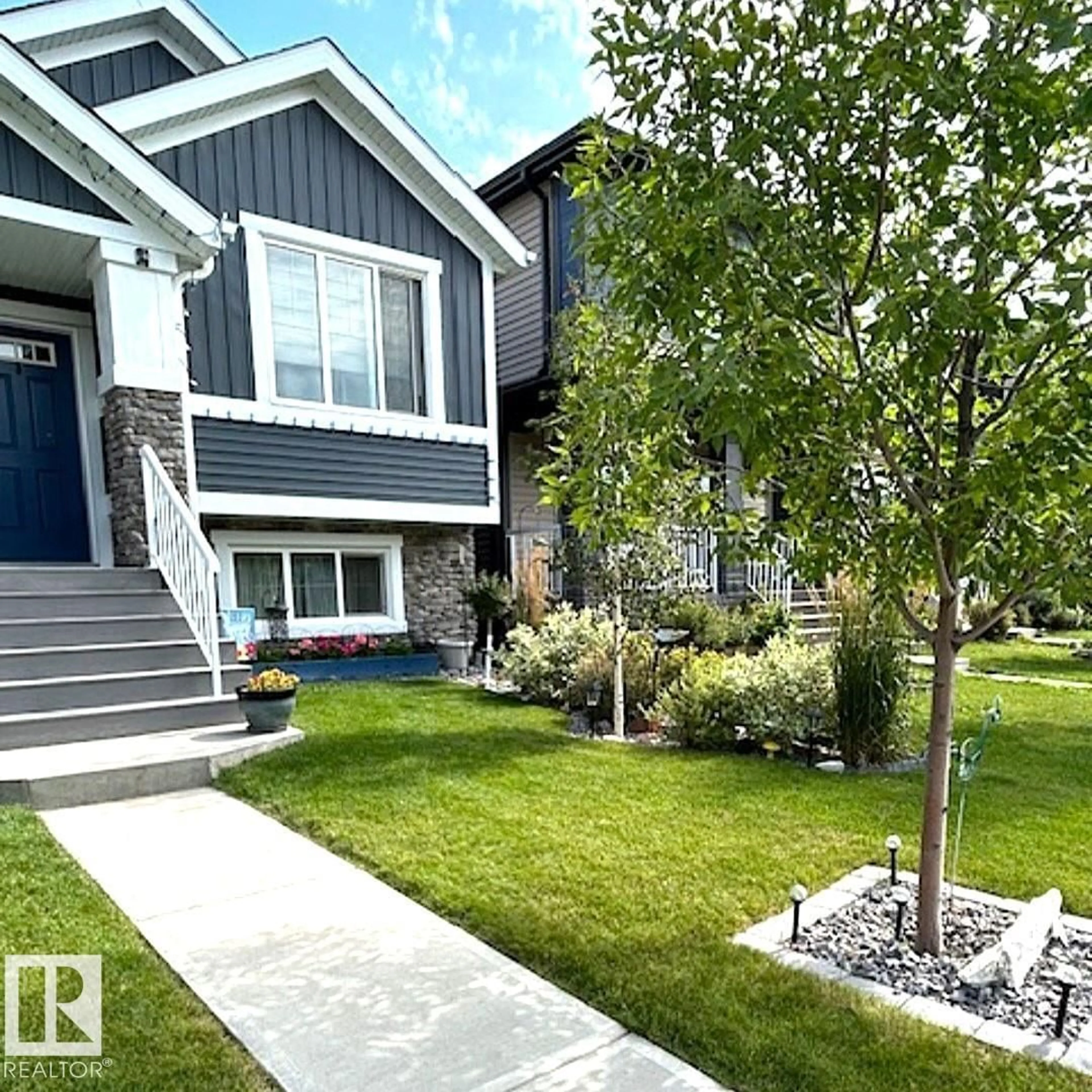 Home with vinyl exterior material, street for 8603 223 ST, Edmonton Alberta T5T7L6