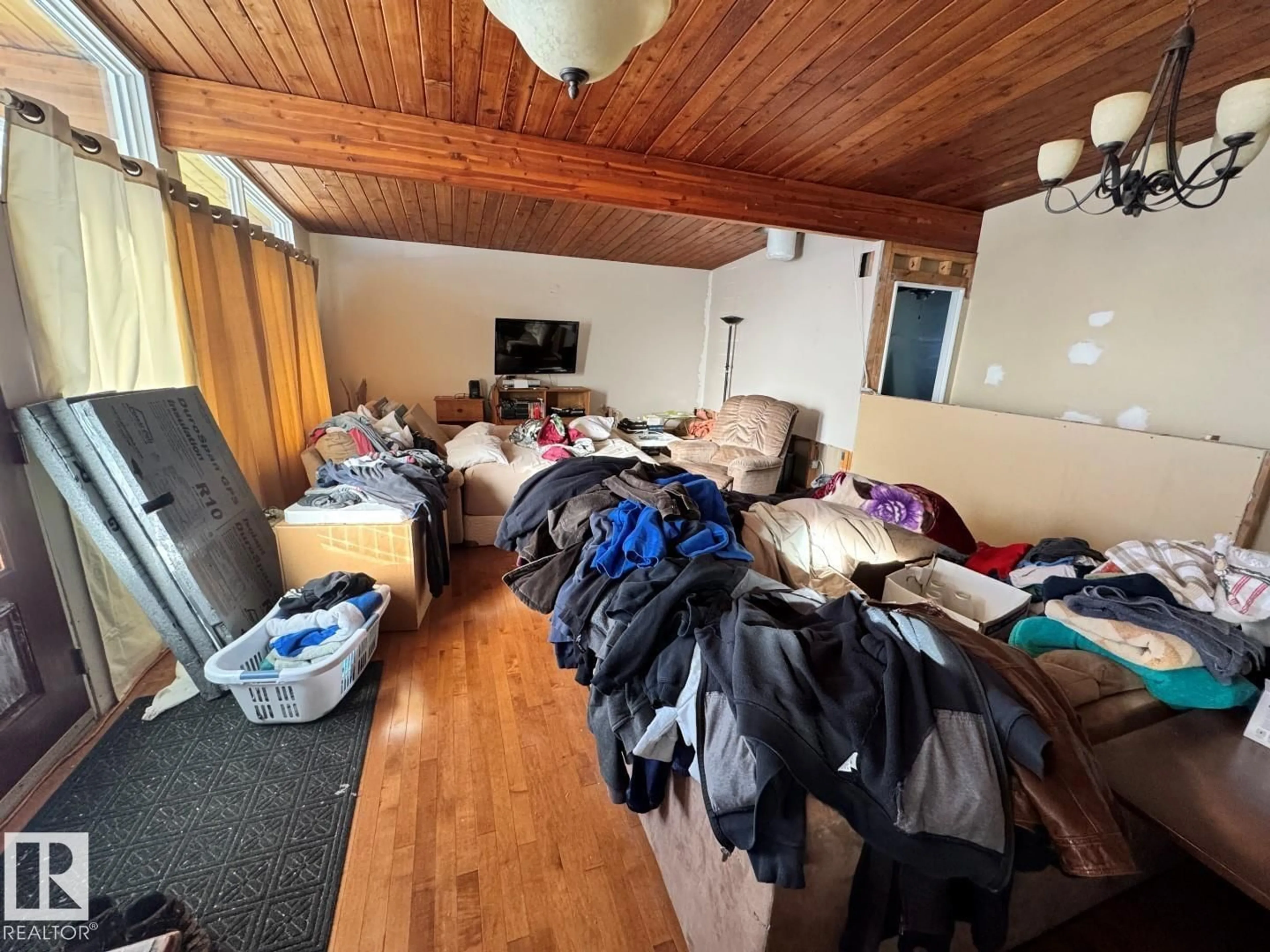 A pic of a room for NW - 14627 60 ST, Edmonton Alberta T5A1Z3