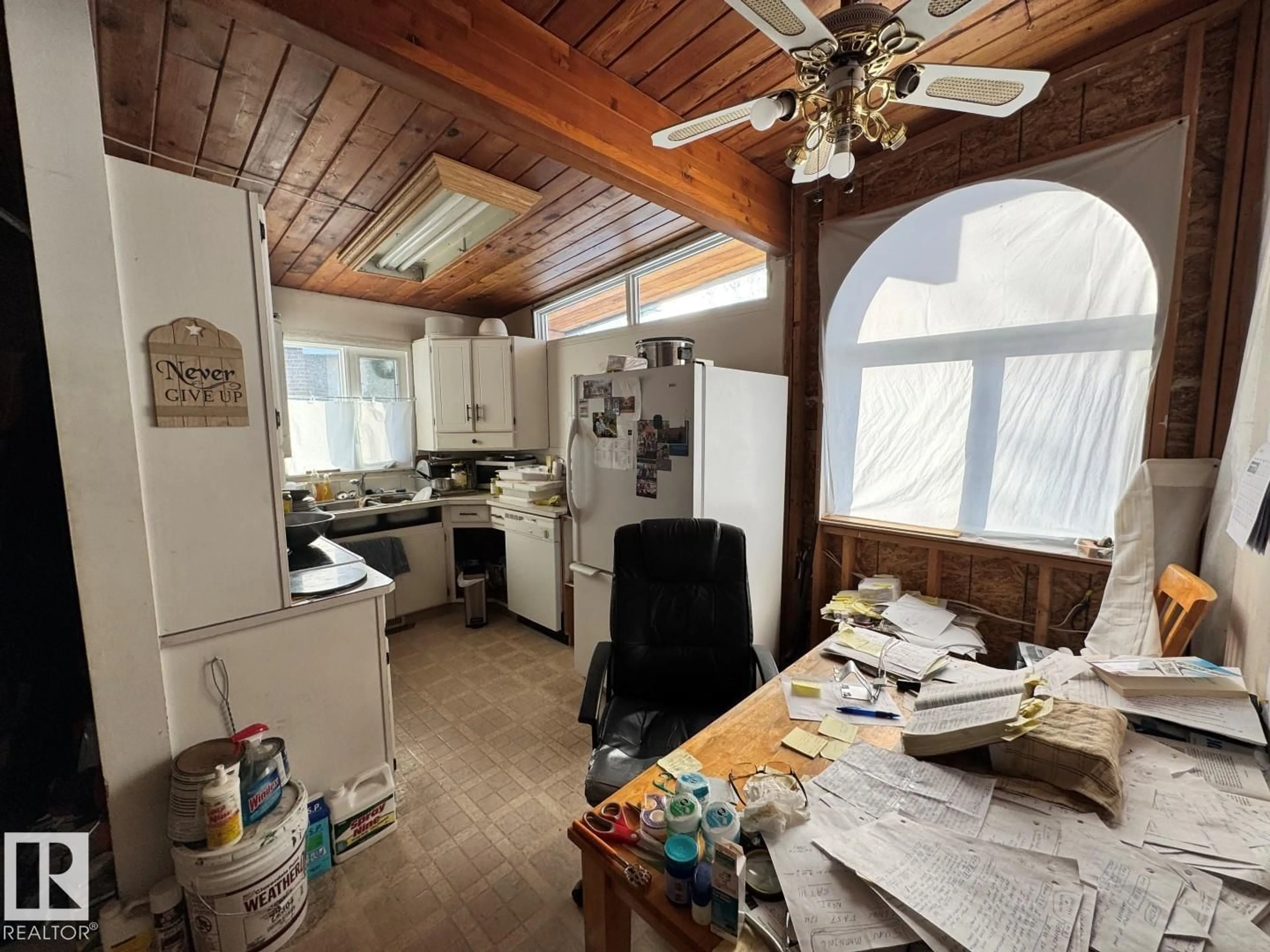 A pic of a room for NW - 14627 60 ST, Edmonton Alberta T5A1Z3