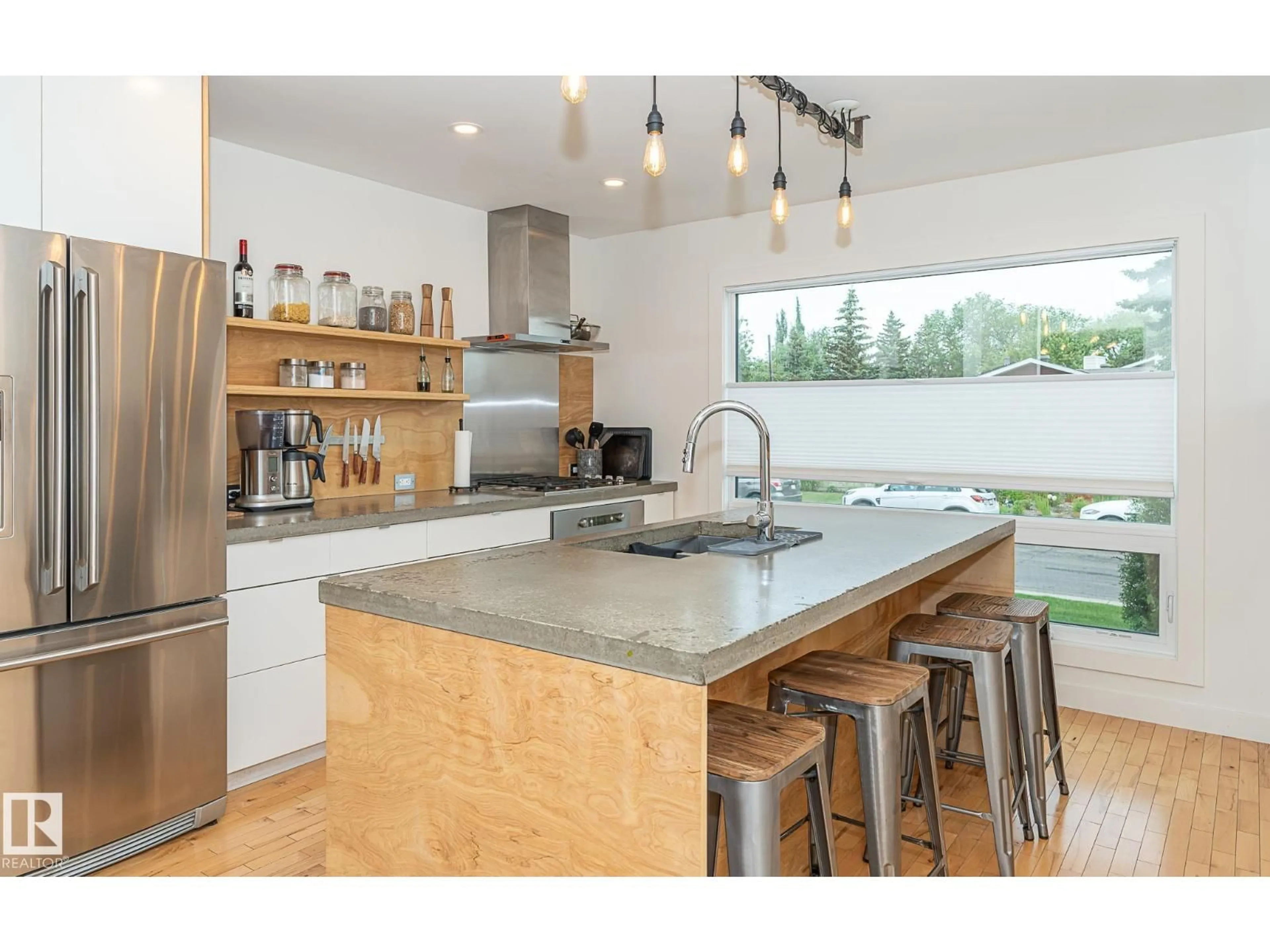 Contemporary kitchen, unknown for 12211 42A AV, Edmonton Alberta T6J0X5