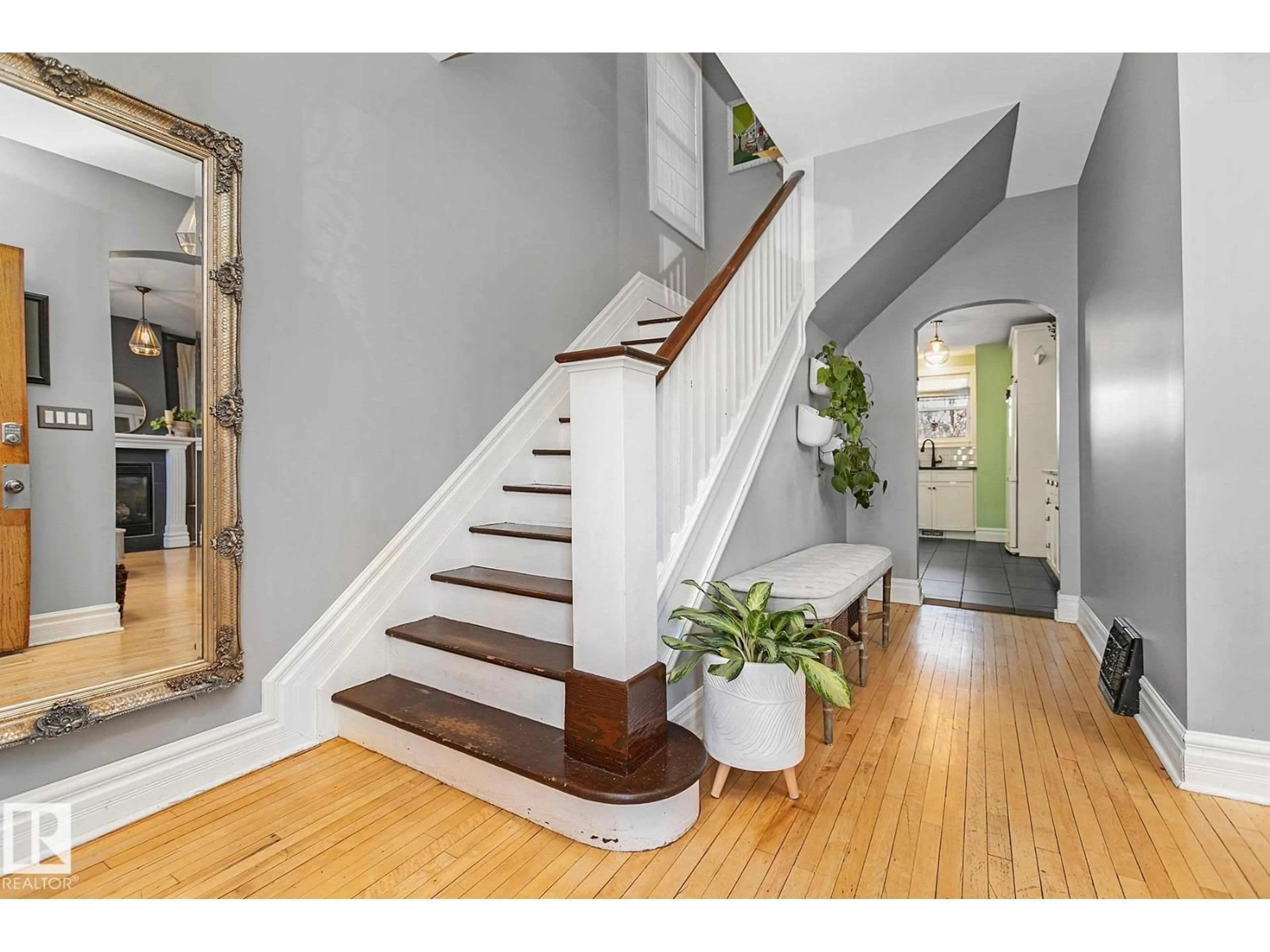 Indoor entryway for NW - 10823 125 ST, Edmonton Alberta T5M0L5