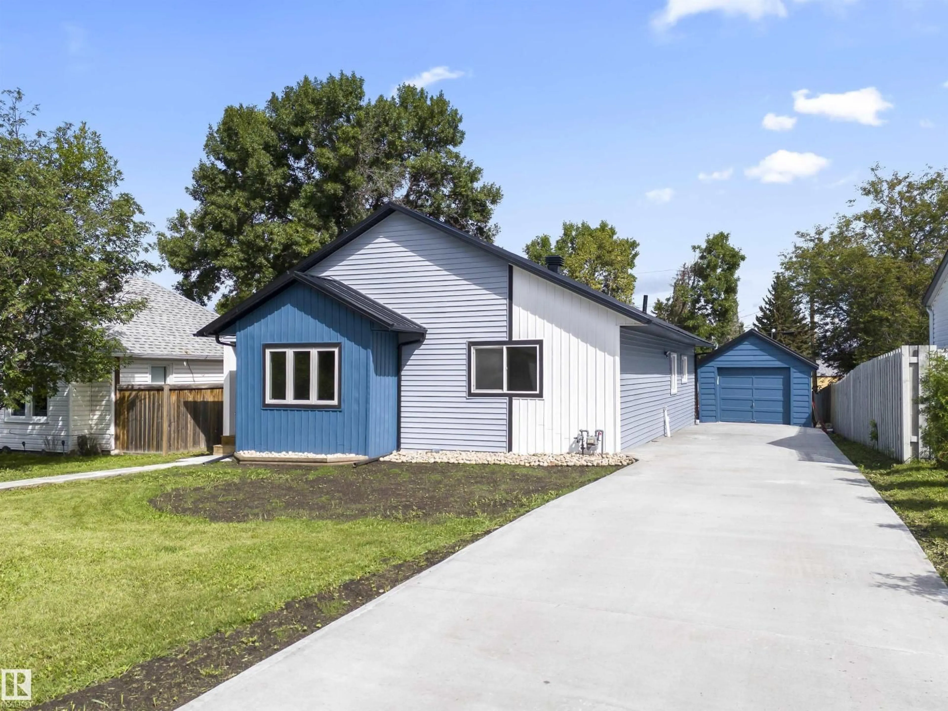 Home with vinyl exterior material, street for 5032 55 AVE, Tofield Alberta T0B4J0