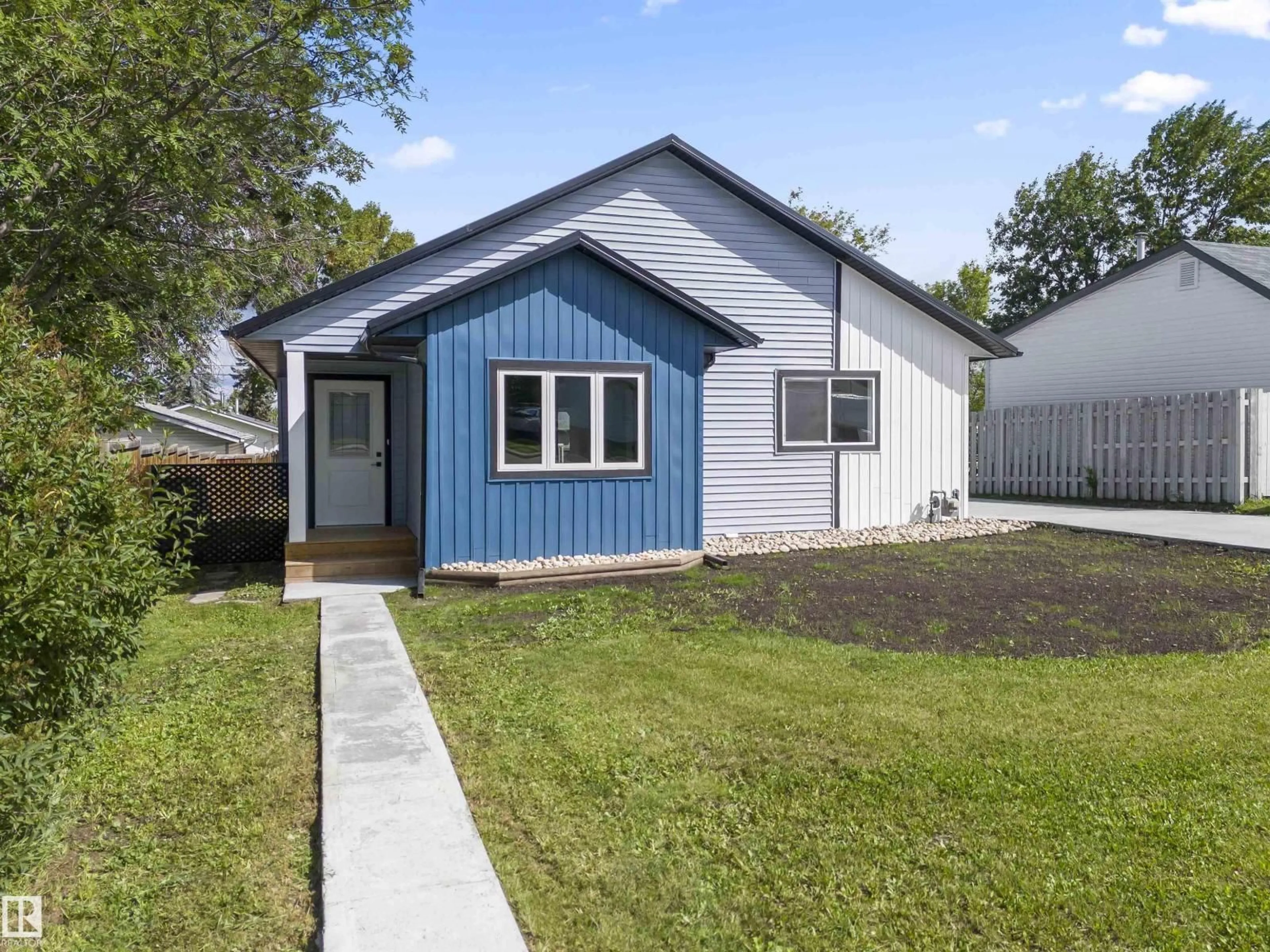 Home with vinyl exterior material, street for 5032 55 AVE, Tofield Alberta T0B4J0